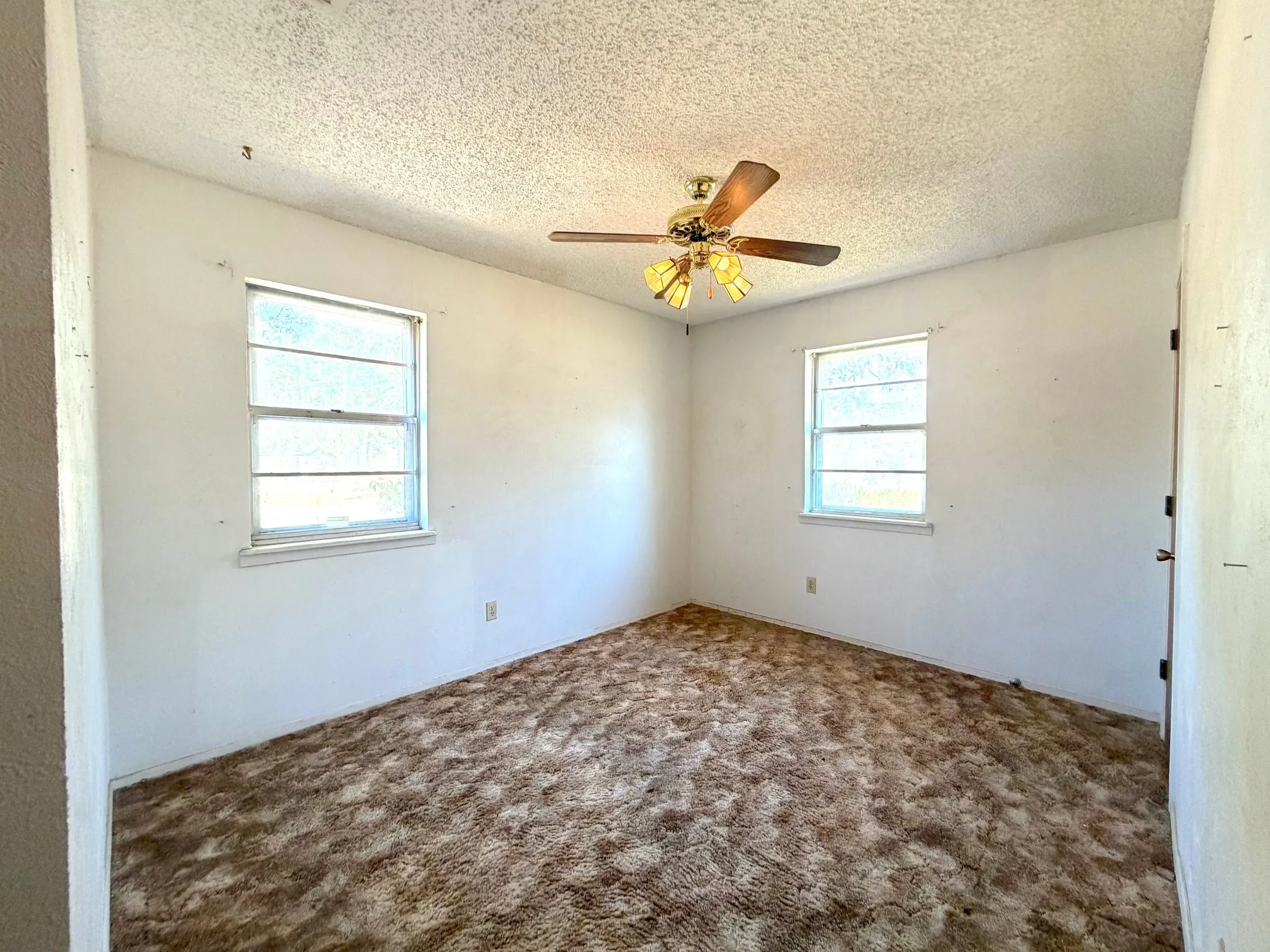 Single Family Residence For Sale in Henderson County , 631 Welch Lane, Gun Barrel City, Texas 75156, 3 Bedroom, 2 Bathroom, 1 Garage spaces, 1,366 Sqft, built in 1980, mls#21372595, Real Estate Agent in Gun Barrel City, Homes For Sale in Henderson county, Homes For Sale in Gun Barrel City, Realtor in Gun Barrel City Texas, Real Estate Brokerage Independent Realty Texas, Luminita Cordes Realtor