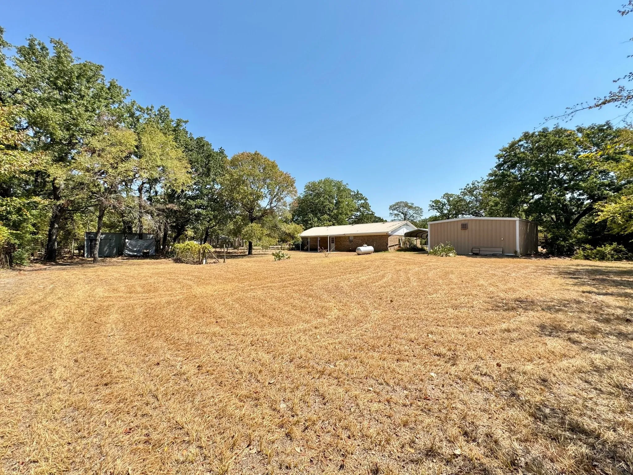 Single Family Residence For Sale in Henderson County , 631 Welch Lane, Gun Barrel City, Texas 75156, 3 Bedroom, 2 Bathroom, 1 Garage spaces, 1,366 Sqft, built in 1980, mls#21372595, Real Estate Agent in Gun Barrel City, Homes For Sale in Henderson county, Homes For Sale in Gun Barrel City, Realtor in Gun Barrel City Texas, Real Estate Brokerage Independent Realty Texas, Luminita Cordes Realtor