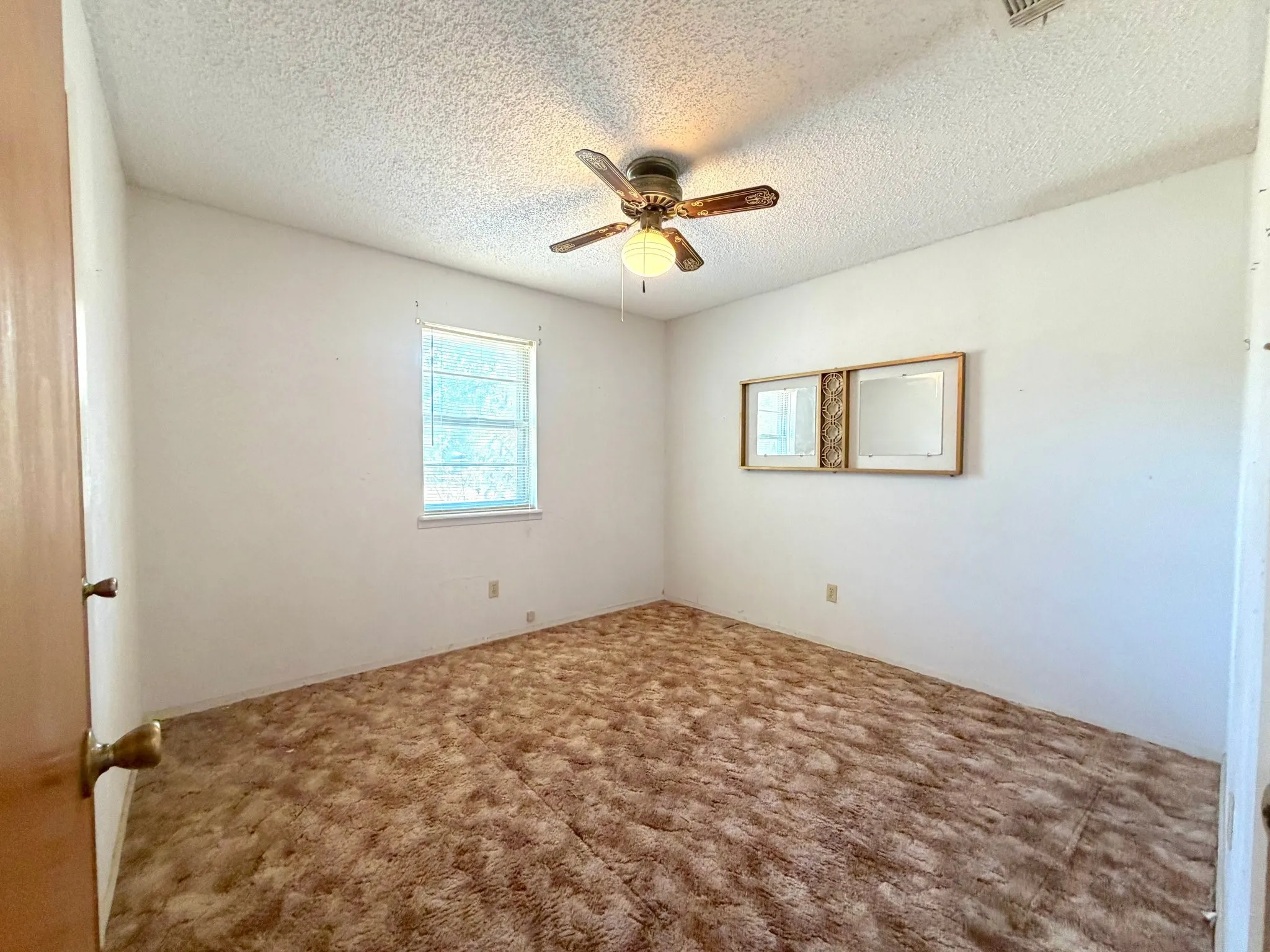 Single Family Residence For Sale in Henderson County , 631 Welch Lane, Gun Barrel City, Texas 75156, 3 Bedroom, 2 Bathroom, 1 Garage spaces, 1,366 Sqft, built in 1980, mls#21372595, Real Estate Agent in Gun Barrel City, Homes For Sale in Henderson county, Homes For Sale in Gun Barrel City, Realtor in Gun Barrel City Texas, Real Estate Brokerage Independent Realty Texas, Luminita Cordes Realtor