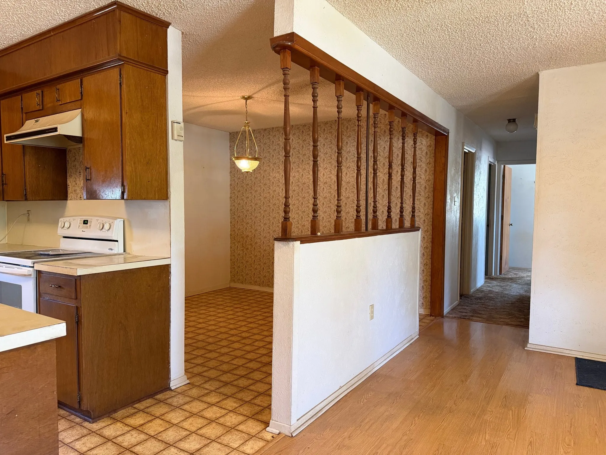 Single Family Residence For Sale in Henderson County , 631 Welch Lane, Gun Barrel City, Texas 75156, 3 Bedroom, 2 Bathroom, 1 Garage spaces, 1,366 Sqft, built in 1980, mls#21372595, Real Estate Agent in Gun Barrel City, Homes For Sale in Henderson county, Homes For Sale in Gun Barrel City, Realtor in Gun Barrel City Texas, Real Estate Brokerage Independent Realty Texas, Luminita Cordes Realtor