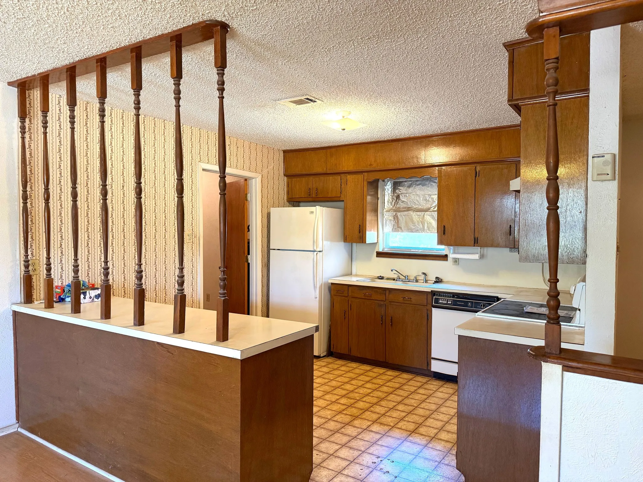 Single Family Residence For Sale in Henderson County , 631 Welch Lane, Gun Barrel City, Texas 75156, 3 Bedroom, 2 Bathroom, 1 Garage spaces, 1,366 Sqft, built in 1980, mls#21372595, Real Estate Agent in Gun Barrel City, Homes For Sale in Henderson county, Homes For Sale in Gun Barrel City, Realtor in Gun Barrel City Texas, Real Estate Brokerage Independent Realty Texas, Luminita Cordes Realtor