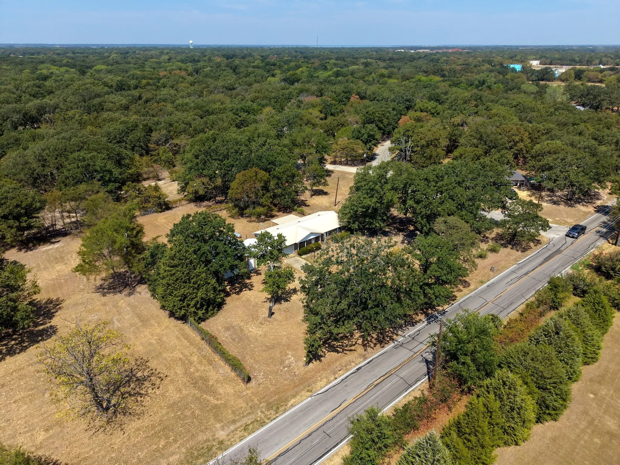 Single Family Residence For Sale in Henderson County , 631 Welch Lane, Gun Barrel City, Texas 75156, 3 Bedroom, 2 Bathroom, 1 Garage spaces, 1,366 Sqft, built in 1980, mls#21372595, Real Estate Agent in Gun Barrel City, Homes For Sale in Henderson county, Homes For Sale in Gun Barrel City, Realtor in Gun Barrel City Texas, Real Estate Brokerage Independent Realty Texas, Luminita Cordes Realtor
