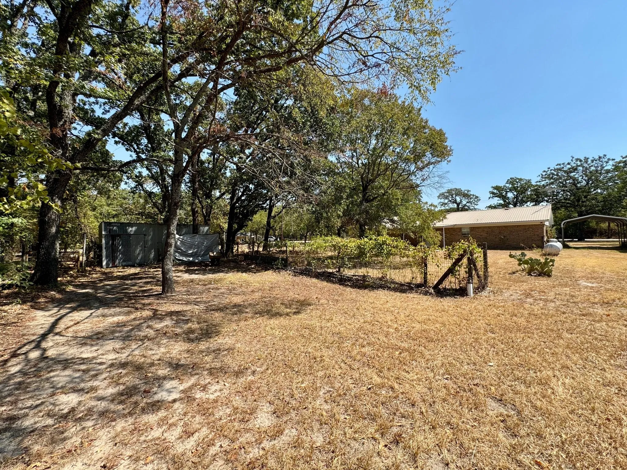 Single Family Residence For Sale in Henderson County , 631 Welch Lane, Gun Barrel City, Texas 75156, 3 Bedroom, 2 Bathroom, 1 Garage spaces, 1,366 Sqft, built in 1980, mls#21372595, Real Estate Agent in Gun Barrel City, Homes For Sale in Henderson county, Homes For Sale in Gun Barrel City, Realtor in Gun Barrel City Texas, Real Estate Brokerage Independent Realty Texas, Luminita Cordes Realtor