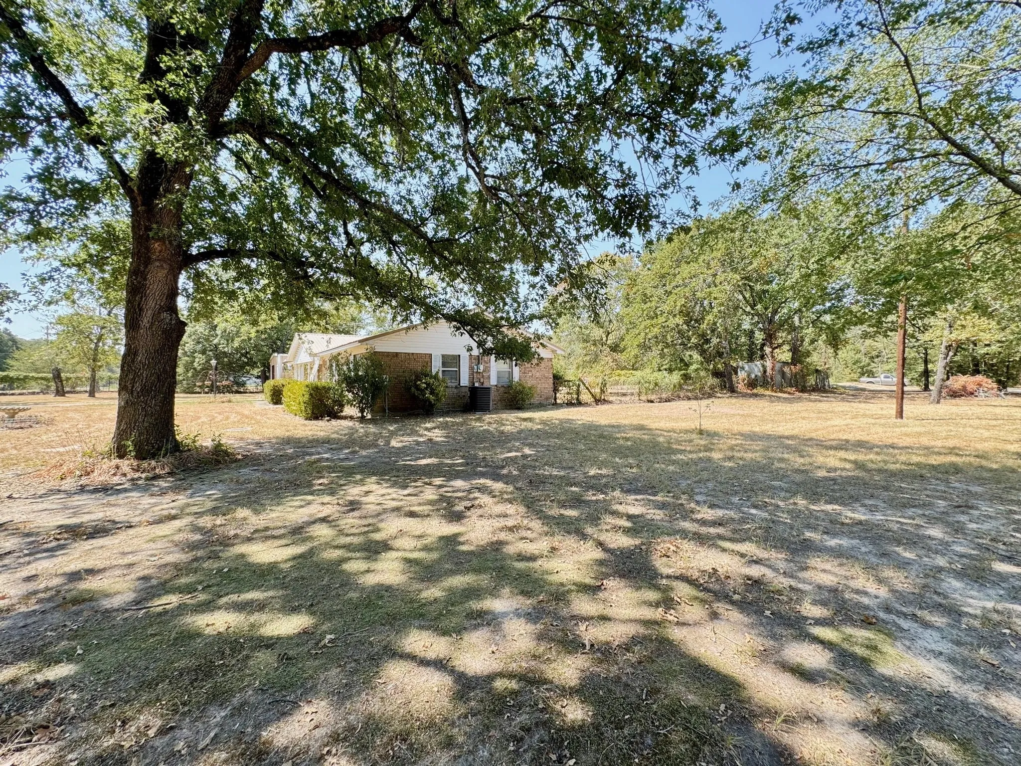 Single Family Residence For Sale in Henderson County , 631 Welch Lane, Gun Barrel City, Texas 75156, 3 Bedroom, 2 Bathroom, 1 Garage spaces, 1,366 Sqft, built in 1980, mls#21372595, Real Estate Agent in Gun Barrel City, Homes For Sale in Henderson county, Homes For Sale in Gun Barrel City, Realtor in Gun Barrel City Texas, Real Estate Brokerage Independent Realty Texas, Luminita Cordes Realtor
