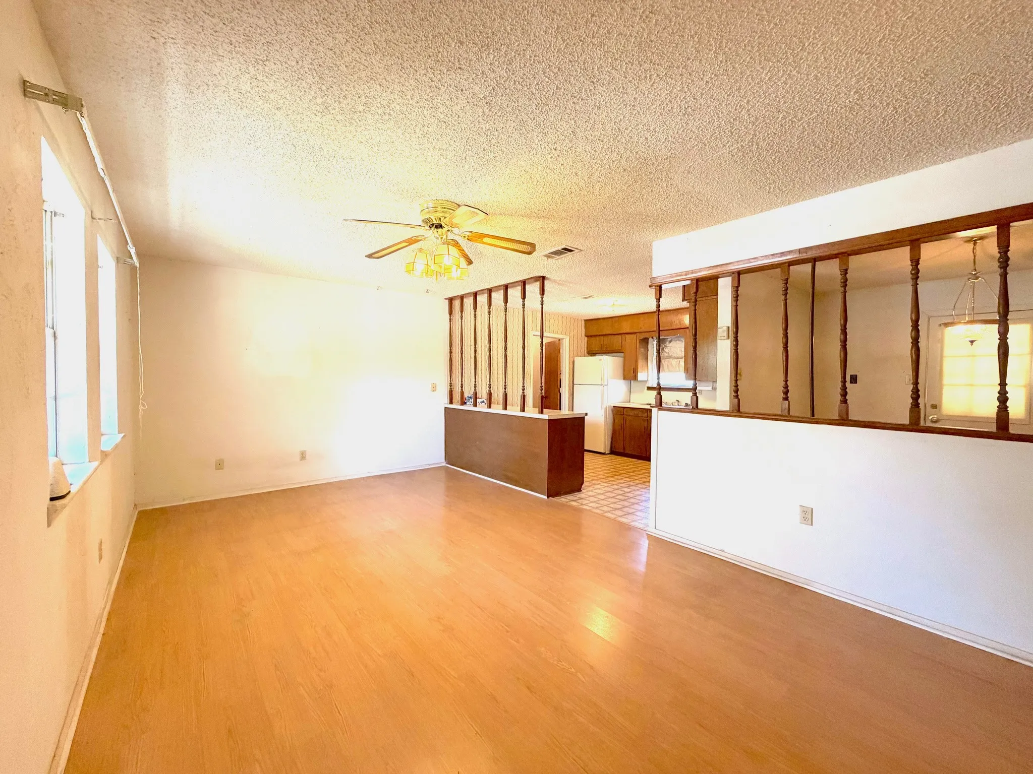 Single Family Residence For Sale in Henderson County , 631 Welch Lane, Gun Barrel City, Texas 75156, 3 Bedroom, 2 Bathroom, 1 Garage spaces, 1,366 Sqft, built in 1980, mls#21372595, Real Estate Agent in Gun Barrel City, Homes For Sale in Henderson county, Homes For Sale in Gun Barrel City, Realtor in Gun Barrel City Texas, Real Estate Brokerage Independent Realty Texas, Luminita Cordes Realtor