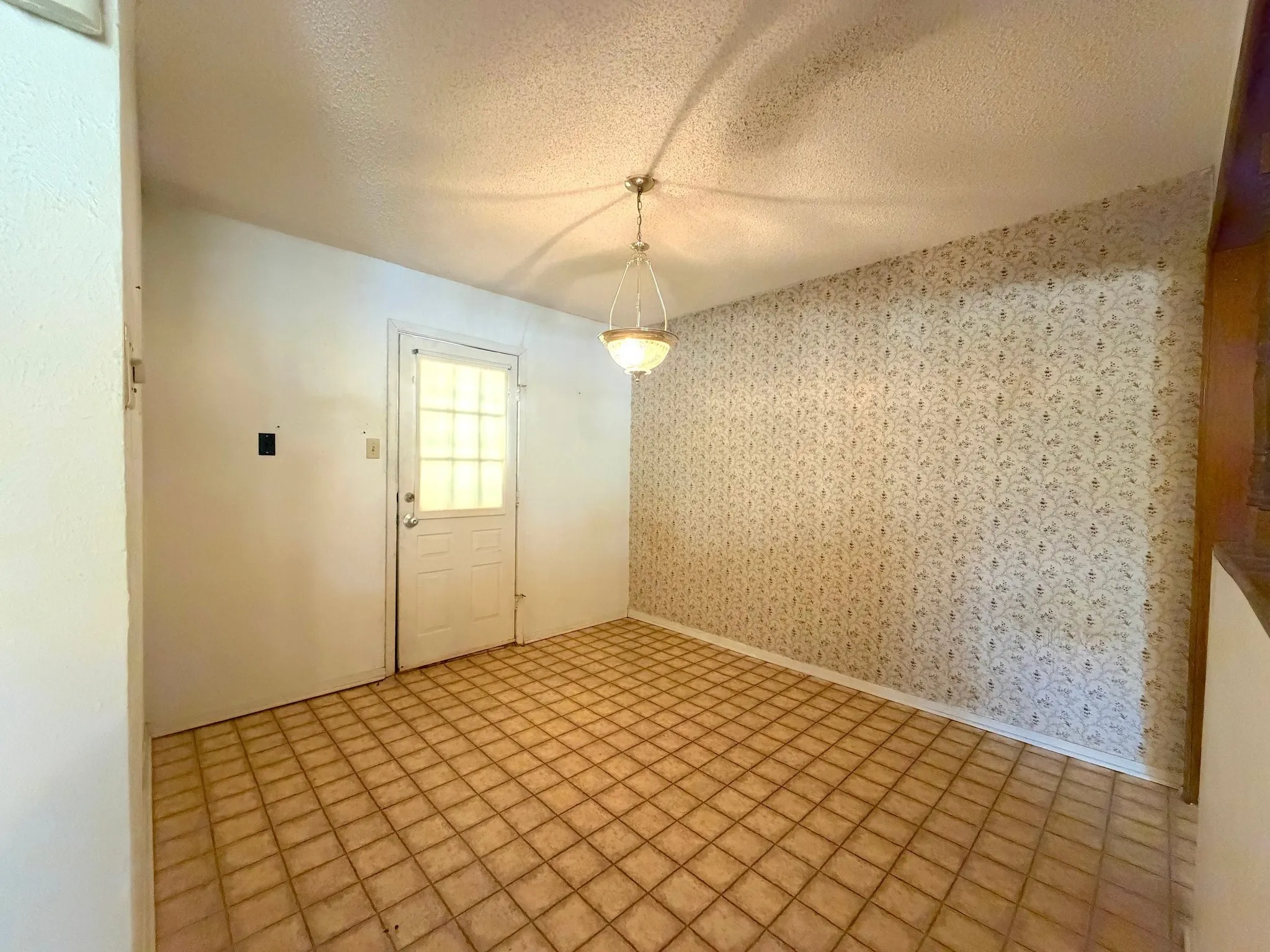 Single Family Residence For Sale in Henderson County , 631 Welch Lane, Gun Barrel City, Texas 75156, 3 Bedroom, 2 Bathroom, 1 Garage spaces, 1,366 Sqft, built in 1980, mls#21372595, Real Estate Agent in Gun Barrel City, Homes For Sale in Henderson county, Homes For Sale in Gun Barrel City, Realtor in Gun Barrel City Texas, Real Estate Brokerage Independent Realty Texas, Luminita Cordes Realtor