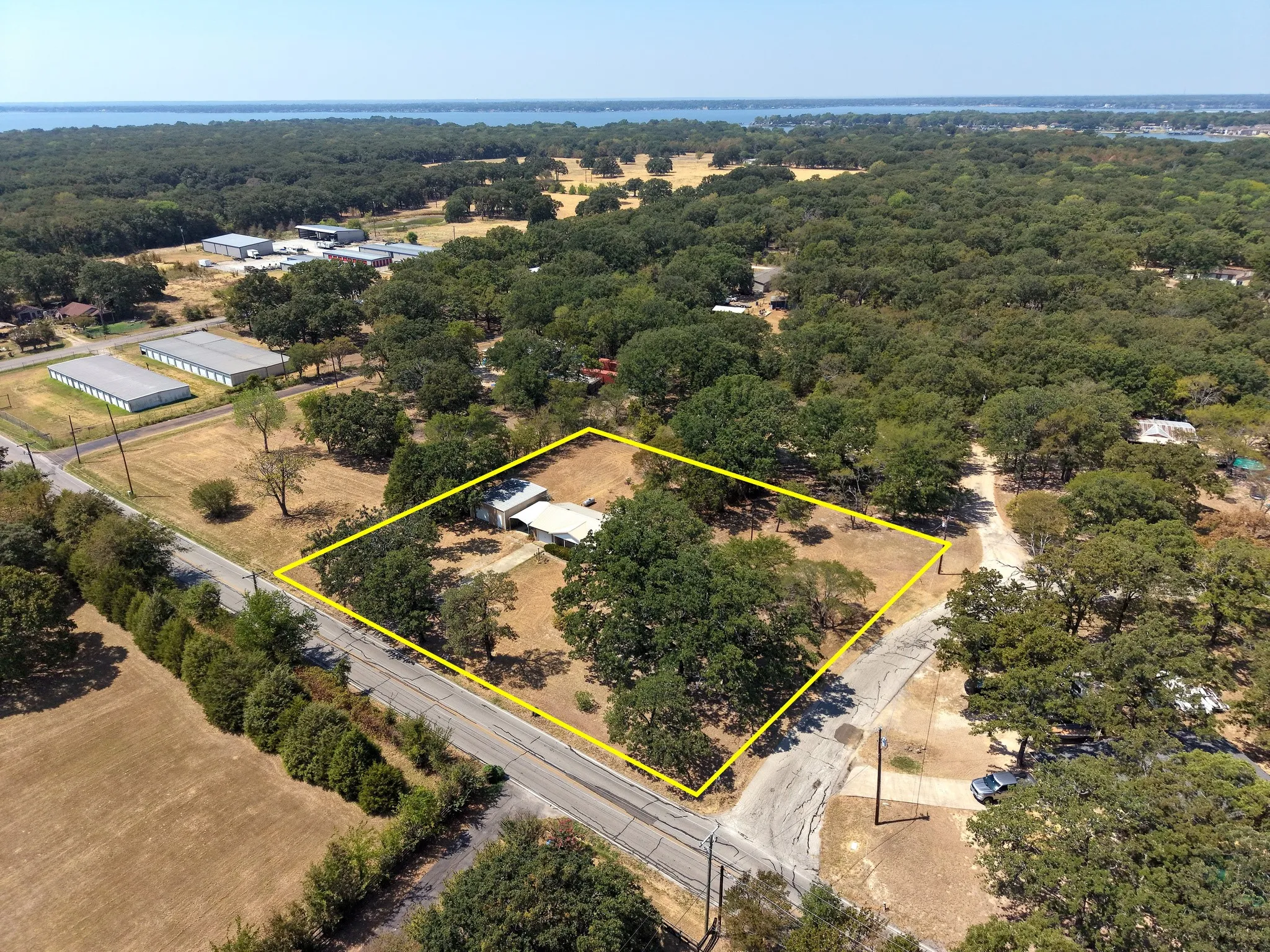 Single Family Residence For Sale in Henderson County , 631 Welch Lane, Gun Barrel City, Texas 75156, 3 Bedroom, 2 Bathroom, 1 Garage spaces, 1,366 Sqft, built in 1980, mls#21372595, Real Estate Agent in Gun Barrel City, Homes For Sale in Henderson county, Homes For Sale in Gun Barrel City, Realtor in Gun Barrel City Texas, Real Estate Brokerage Independent Realty Texas, Luminita Cordes Realtor