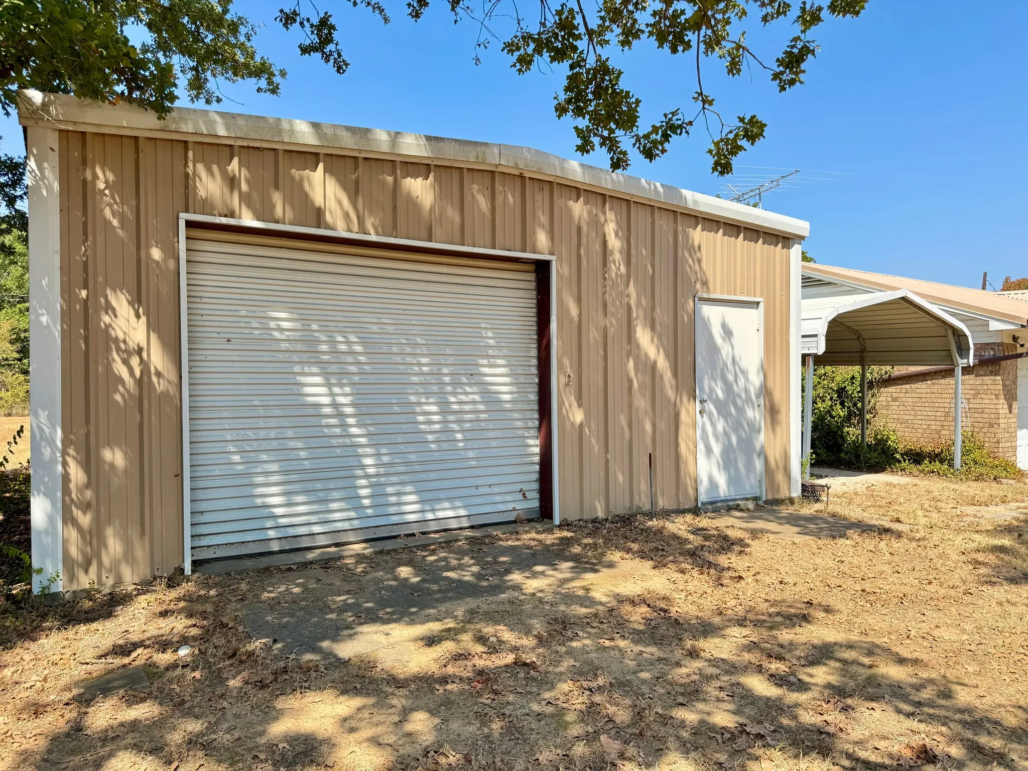 Single Family Residence For Sale in Henderson County , 631 Welch Lane, Gun Barrel City, Texas 75156, 3 Bedroom, 2 Bathroom, 1 Garage spaces, 1,366 Sqft, built in 1980, mls#21372595, Real Estate Agent in Gun Barrel City, Homes For Sale in Henderson county, Homes For Sale in Gun Barrel City, Realtor in Gun Barrel City Texas, Real Estate Brokerage Independent Realty Texas, Luminita Cordes Realtor