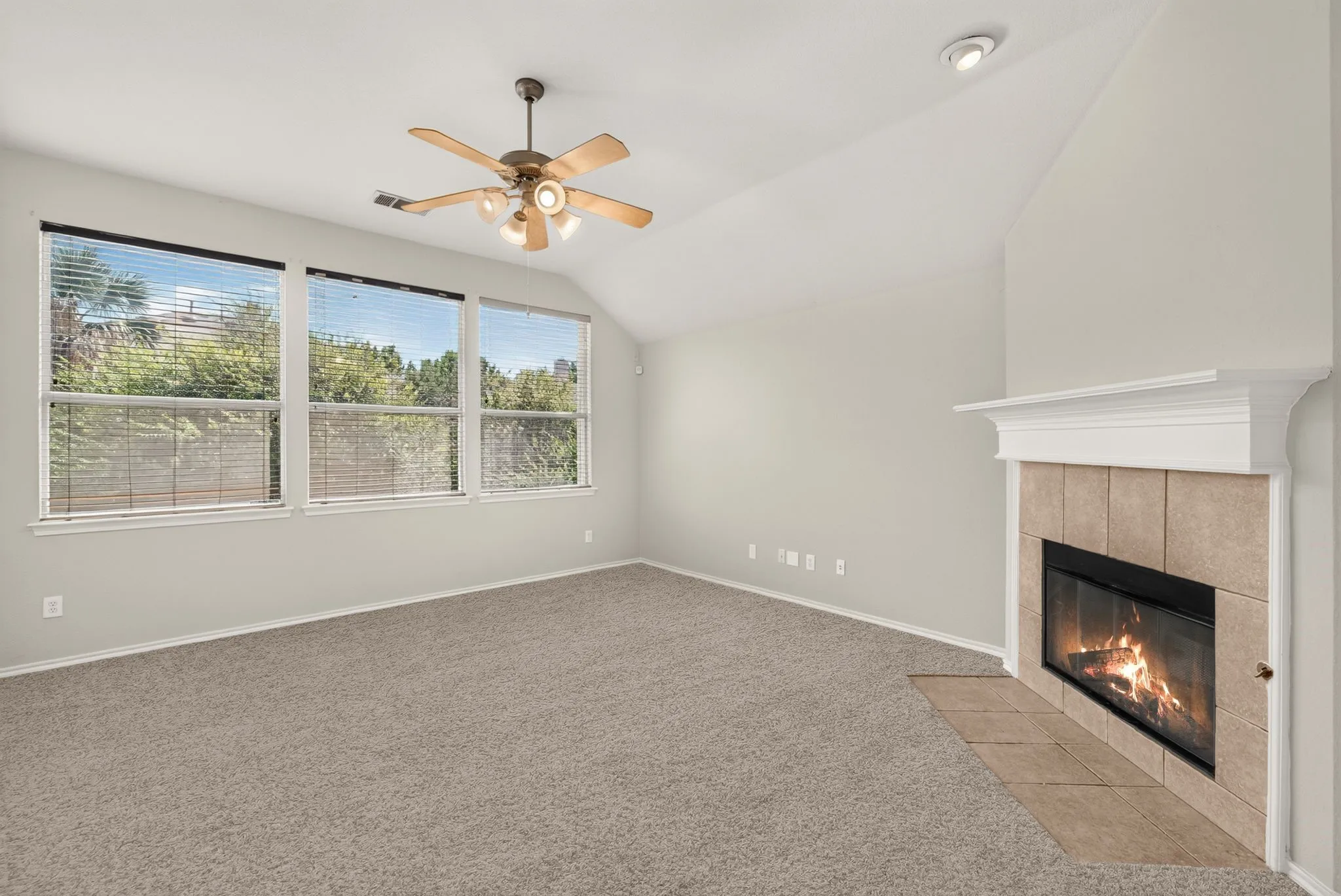 Single Family Residence For Sale in Collin County , 9761 Snowberry Drive, Frisco, Texas 75035, 4 Bedroom, 2 Bathroom, 2 Garage spaces, 2,532 Sqft, built in 2004, mls#21372264, Real Estate Agent in Frisco, Homes For Sale in Collin county, Homes For Sale in Frisco, Realtor in Frisco Texas, Real Estate Brokerage Independent Realty Texas, Luminita Cordes Realtor