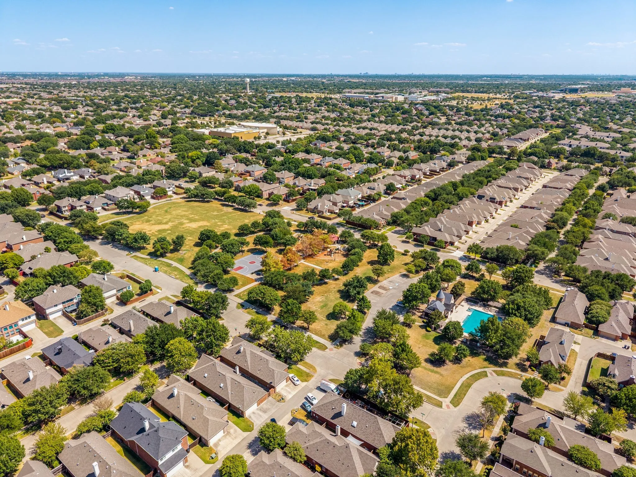 Single Family Residence For Sale in Collin County , 9761 Snowberry Drive, Frisco, Texas 75035, 4 Bedroom, 2 Bathroom, 2 Garage spaces, 2,532 Sqft, built in 2004, mls#21372264, Real Estate Agent in Frisco, Homes For Sale in Collin county, Homes For Sale in Frisco, Realtor in Frisco Texas, Real Estate Brokerage Independent Realty Texas, Luminita Cordes Realtor