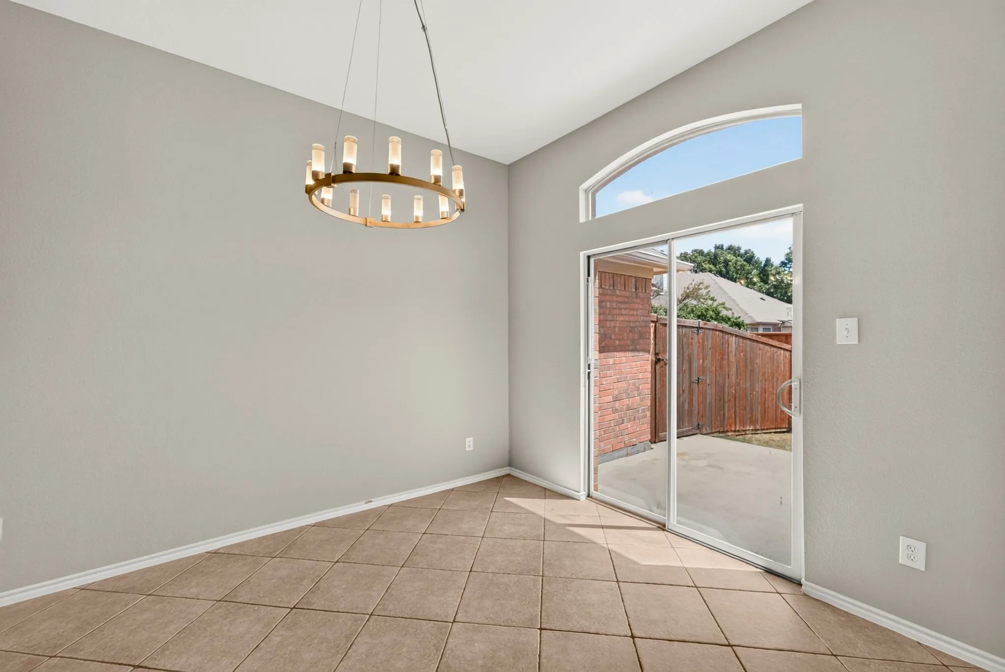 Single Family Residence For Sale in Collin County , 9761 Snowberry Drive, Frisco, Texas 75035, 4 Bedroom, 2 Bathroom, 2 Garage spaces, 2,532 Sqft, built in 2004, mls#21372264, Real Estate Agent in Frisco, Homes For Sale in Collin county, Homes For Sale in Frisco, Realtor in Frisco Texas, Real Estate Brokerage Independent Realty Texas, Luminita Cordes Realtor