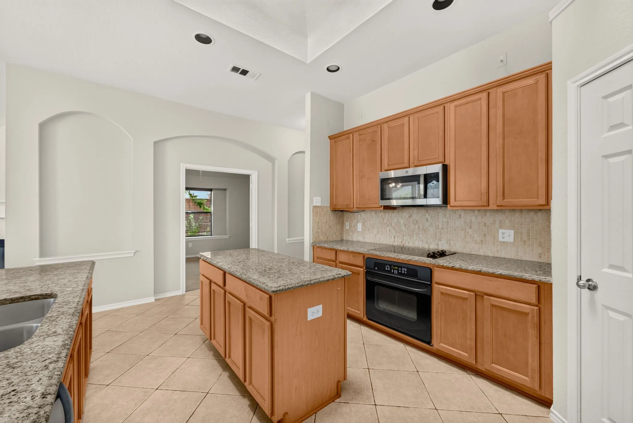 Single Family Residence For Sale in Collin County , 9761 Snowberry Drive, Frisco, Texas 75035, 4 Bedroom, 2 Bathroom, 2 Garage spaces, 2,532 Sqft, built in 2004, mls#21372264, Real Estate Agent in Frisco, Homes For Sale in Collin county, Homes For Sale in Frisco, Realtor in Frisco Texas, Real Estate Brokerage Independent Realty Texas, Luminita Cordes Realtor