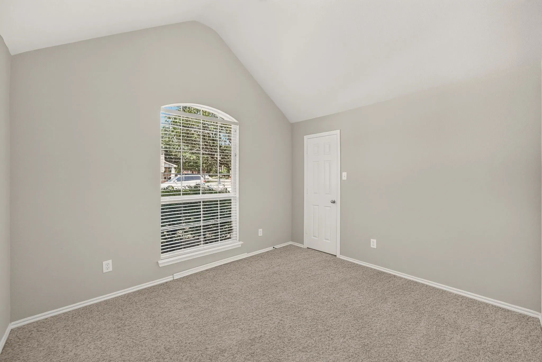 Single Family Residence For Sale in Collin County , 9761 Snowberry Drive, Frisco, Texas 75035, 4 Bedroom, 2 Bathroom, 2 Garage spaces, 2,532 Sqft, built in 2004, mls#21372264, Real Estate Agent in Frisco, Homes For Sale in Collin county, Homes For Sale in Frisco, Realtor in Frisco Texas, Real Estate Brokerage Independent Realty Texas, Luminita Cordes Realtor
