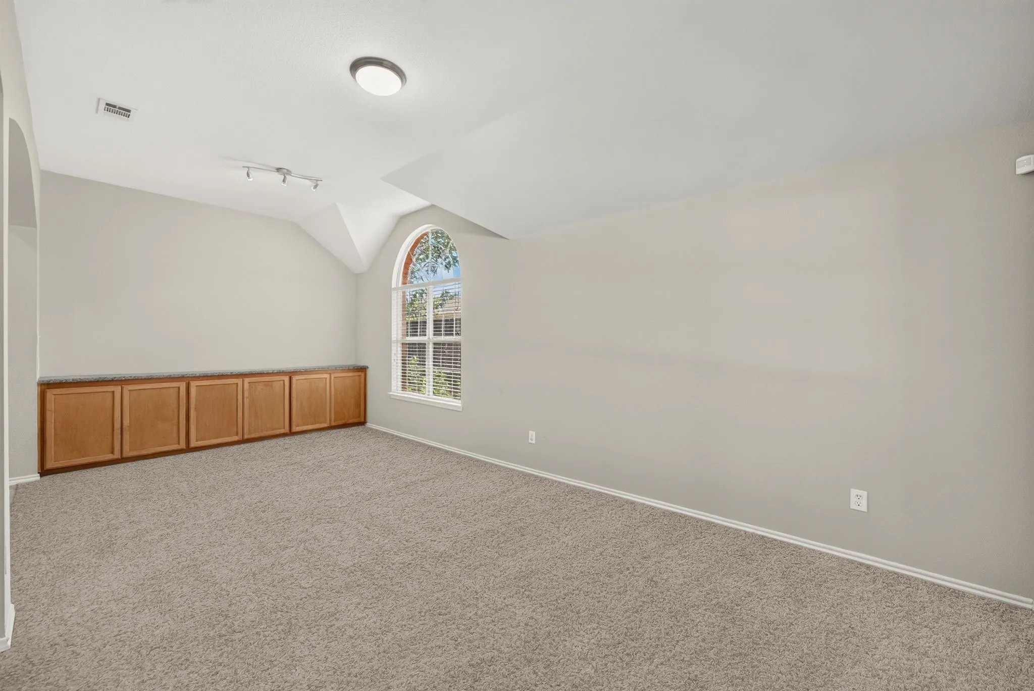 Single Family Residence For Sale in Collin County , 9761 Snowberry Drive, Frisco, Texas 75035, 4 Bedroom, 2 Bathroom, 2 Garage spaces, 2,532 Sqft, built in 2004, mls#21372264, Real Estate Agent in Frisco, Homes For Sale in Collin county, Homes For Sale in Frisco, Realtor in Frisco Texas, Real Estate Brokerage Independent Realty Texas, Luminita Cordes Realtor