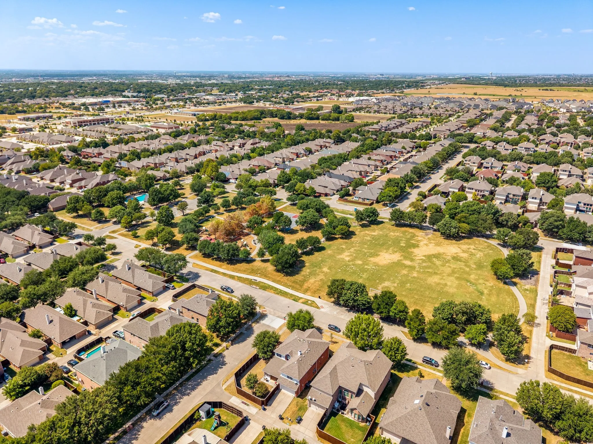 Single Family Residence For Sale in Collin County , 9761 Snowberry Drive, Frisco, Texas 75035, 4 Bedroom, 2 Bathroom, 2 Garage spaces, 2,532 Sqft, built in 2004, mls#21372264, Real Estate Agent in Frisco, Homes For Sale in Collin county, Homes For Sale in Frisco, Realtor in Frisco Texas, Real Estate Brokerage Independent Realty Texas, Luminita Cordes Realtor