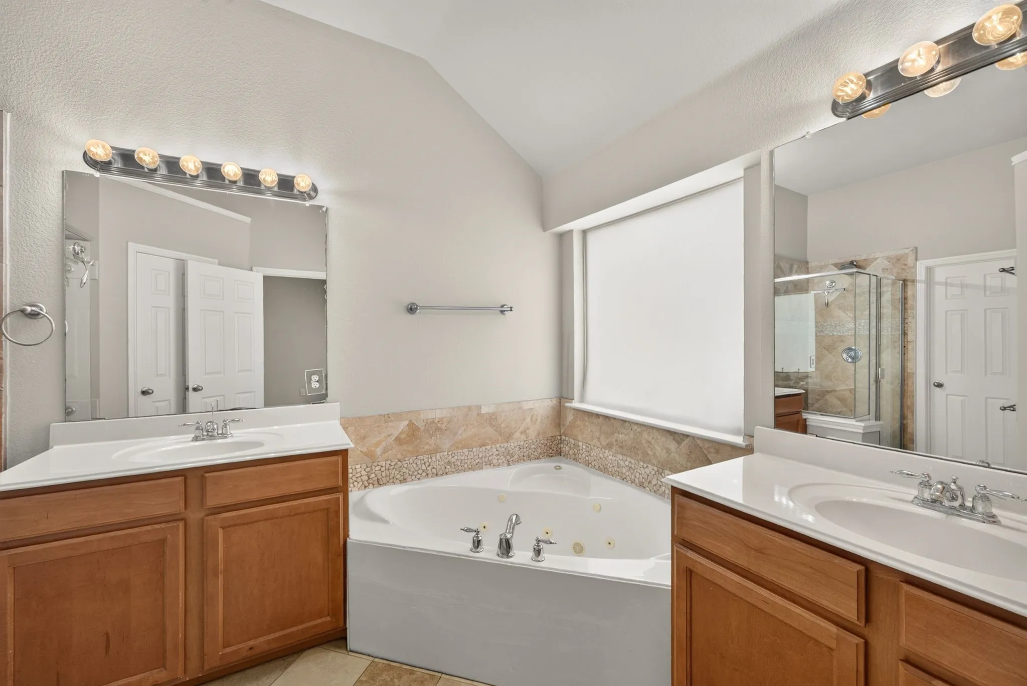 Single Family Residence For Sale in Collin County , 9761 Snowberry Drive, Frisco, Texas 75035, 4 Bedroom, 2 Bathroom, 2 Garage spaces, 2,532 Sqft, built in 2004, mls#21372264, Real Estate Agent in Frisco, Homes For Sale in Collin county, Homes For Sale in Frisco, Realtor in Frisco Texas, Real Estate Brokerage Independent Realty Texas, Luminita Cordes Realtor