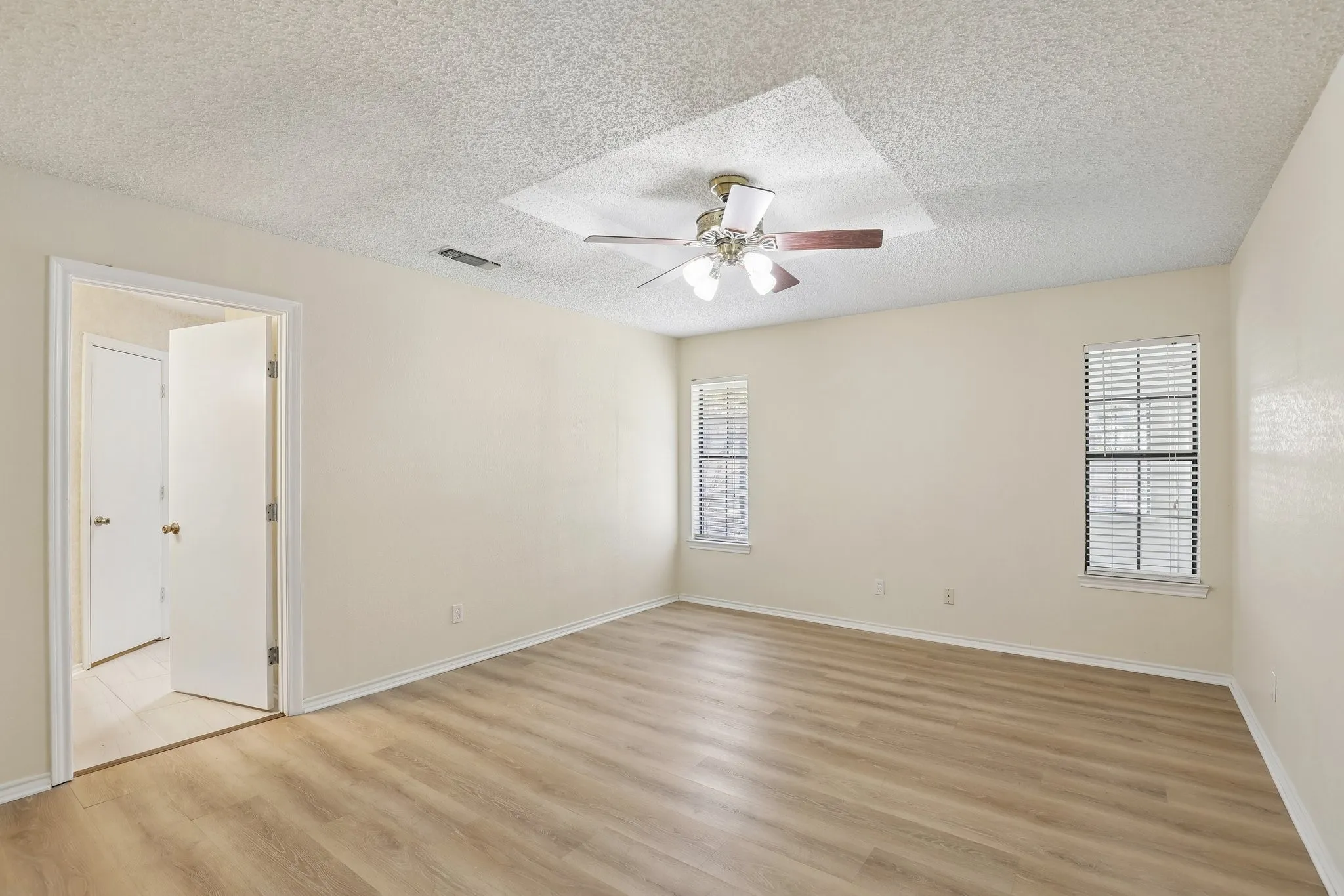 Vinal plank flooring, ceiling fan with integrated lighting.