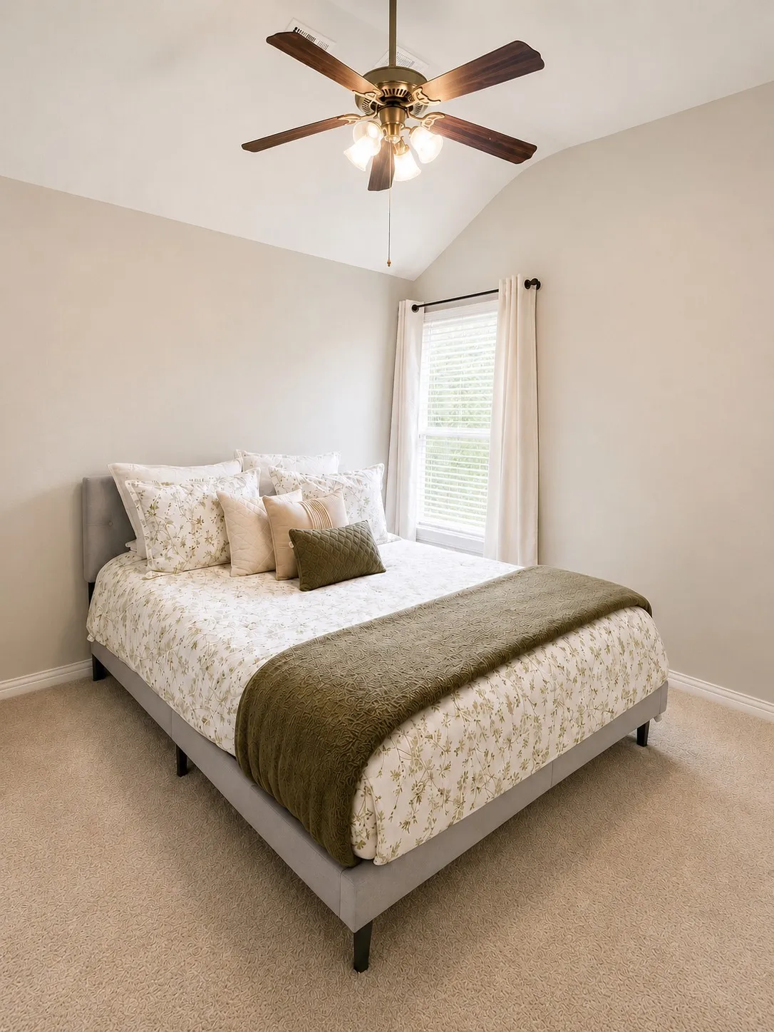 Single Family Residence For Rent in Dallas County , 7015 Chackbay Lane, Dallas, Texas 75227, 4 Bedroom, 2 Bathroom, 2 Garage spaces, 2,403 Sqft, built in 2012, mls#21372603, Real Estate Agent in Dallas, Homes For Rent in Dallas county, Homes For Rent in Dallas, Realtor in Dallas Texas, Real Estate Brokerage Independent Realty Texas, Luminita Cordes Realtor