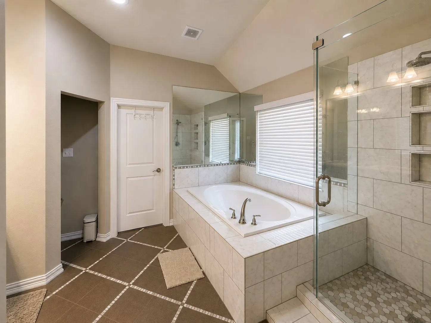 Single Family Residence For Rent in Dallas County , 7015 Chackbay Lane, Dallas, Texas 75227, 4 Bedroom, 2 Bathroom, 2 Garage spaces, 2,403 Sqft, built in 2012, mls#21372603, Real Estate Agent in Dallas, Homes For Rent in Dallas county, Homes For Rent in Dallas, Realtor in Dallas Texas, Real Estate Brokerage Independent Realty Texas, Luminita Cordes Realtor