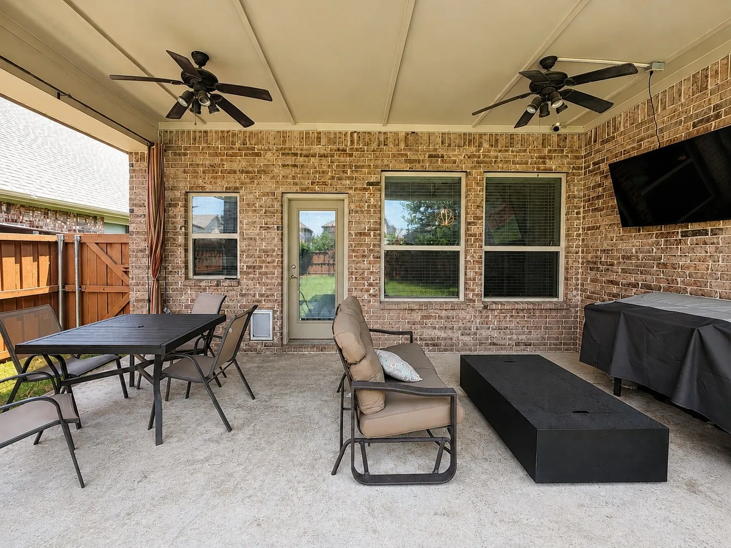 Single Family Residence For Rent in Dallas County , 7015 Chackbay Lane, Dallas, Texas 75227, 4 Bedroom, 2 Bathroom, 2 Garage spaces, 2,403 Sqft, built in 2012, mls#21372603, Real Estate Agent in Dallas, Homes For Rent in Dallas county, Homes For Rent in Dallas, Realtor in Dallas Texas, Real Estate Brokerage Independent Realty Texas, Luminita Cordes Realtor