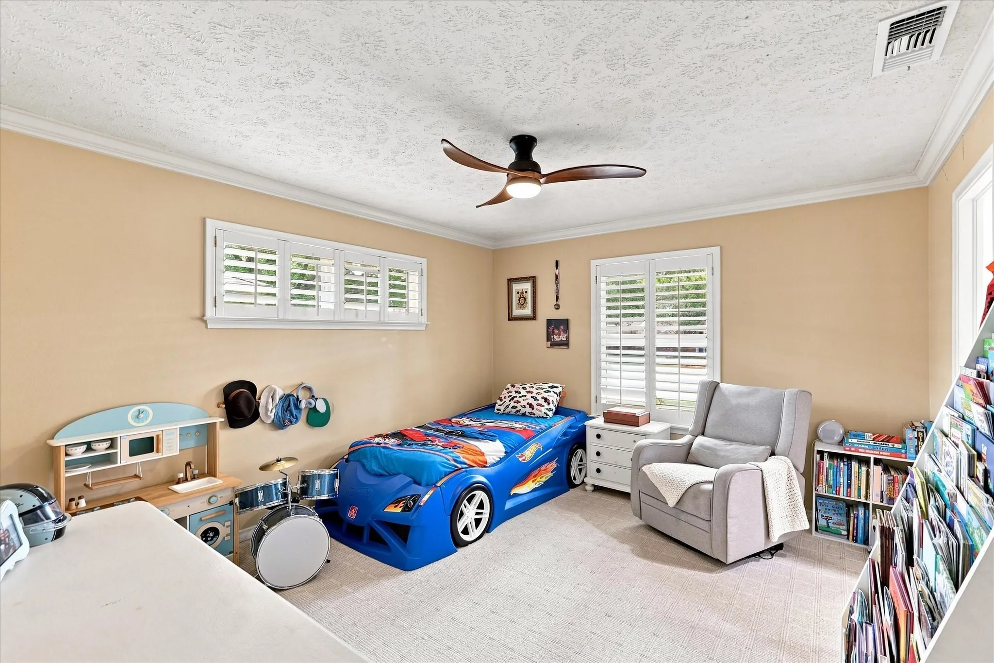 Single Family Residence For Sale in Dallas County , 9915 Faircrest Drive, Dallas, Texas 75238, 4 Bedroom, 4 Bathroom, 2 Garage spaces, 2,425 Sqft, built in 1967, mls#21357987, Real Estate Agent in Dallas, Homes For Sale in Dallas county, Homes For Sale in Dallas, Realtor in Dallas Texas, Real Estate Brokerage Independent Realty Texas, Luminita Cordes Realtor