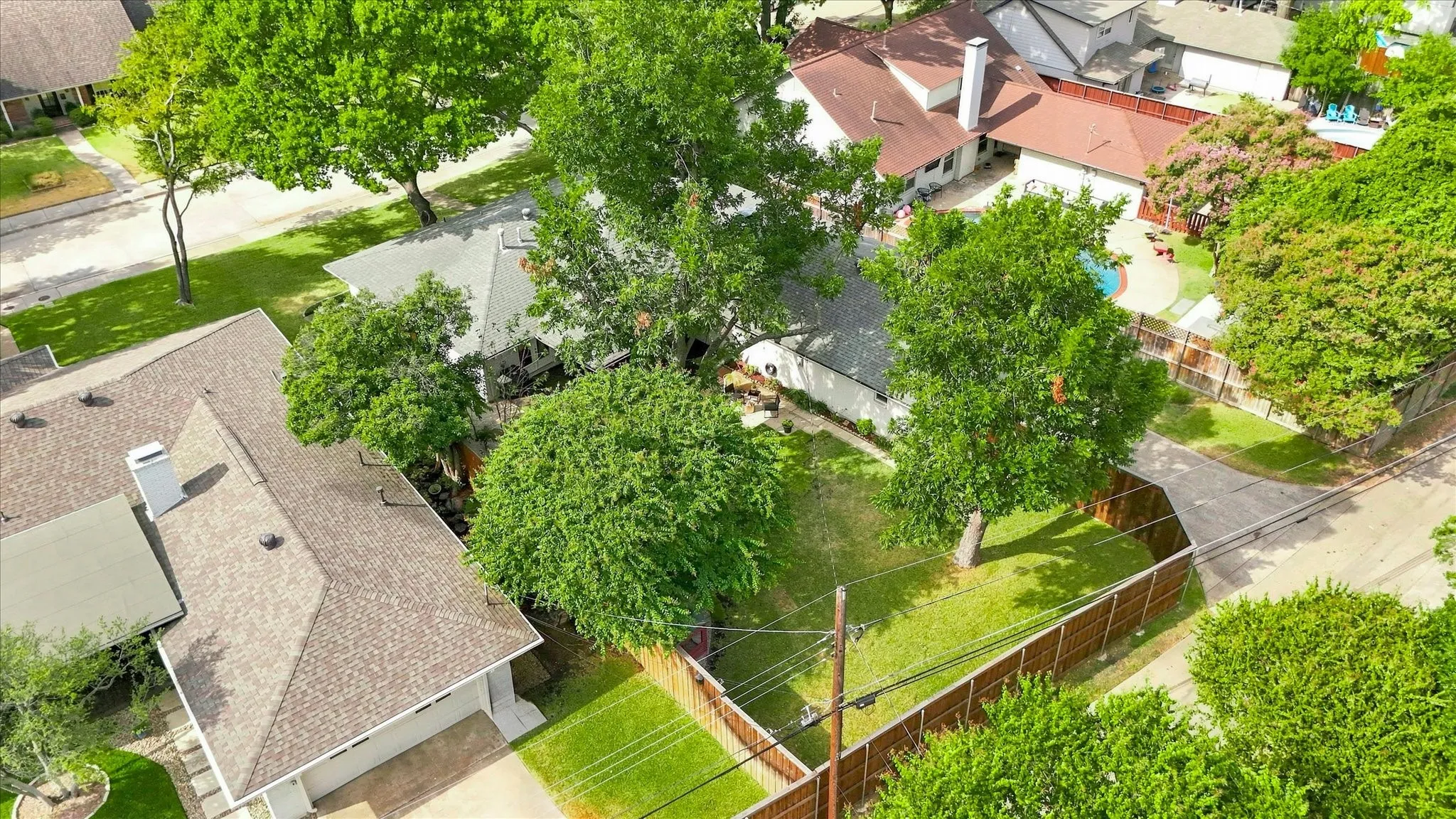 Single Family Residence For Sale in Dallas County , 9915 Faircrest Drive, Dallas, Texas 75238, 4 Bedroom, 4 Bathroom, 2 Garage spaces, 2,425 Sqft, built in 1967, mls#21357987, Real Estate Agent in Dallas, Homes For Sale in Dallas county, Homes For Sale in Dallas, Realtor in Dallas Texas, Real Estate Brokerage Independent Realty Texas, Luminita Cordes Realtor