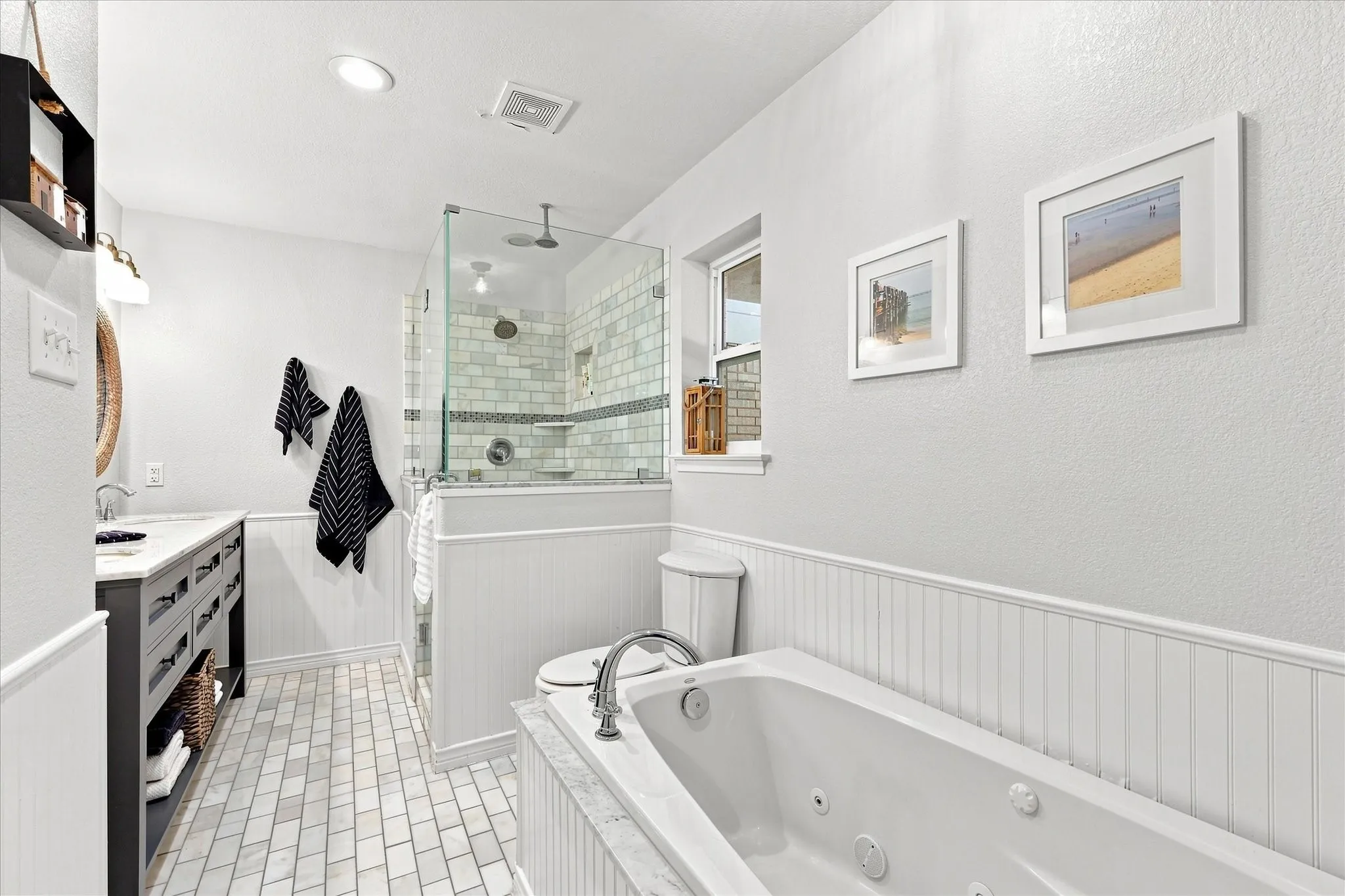 Single Family Residence For Sale in Dallas County , 9915 Faircrest Drive, Dallas, Texas 75238, 4 Bedroom, 4 Bathroom, 2 Garage spaces, 2,425 Sqft, built in 1967, mls#21357987, Real Estate Agent in Dallas, Homes For Sale in Dallas county, Homes For Sale in Dallas, Realtor in Dallas Texas, Real Estate Brokerage Independent Realty Texas, Luminita Cordes Realtor