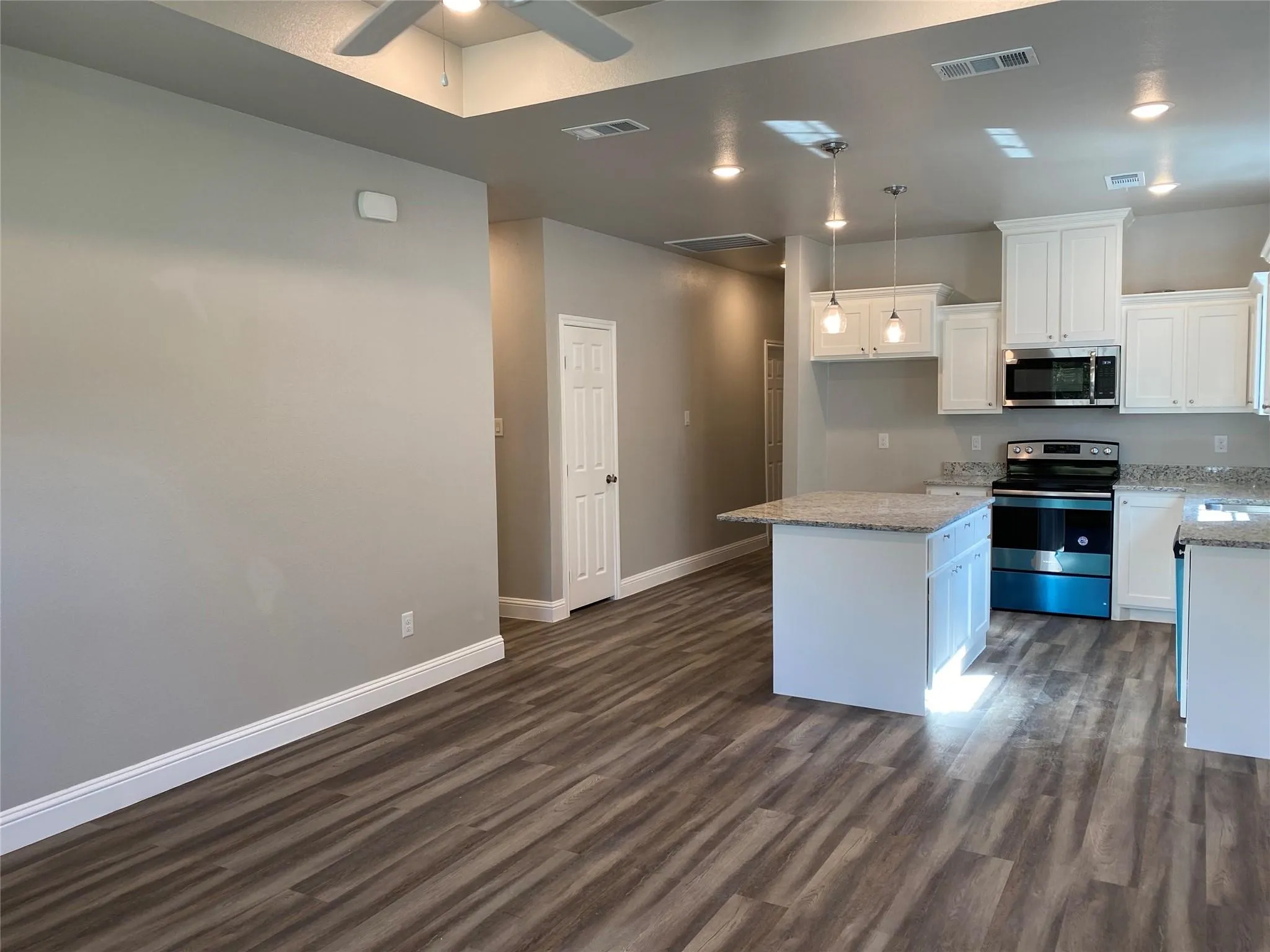 Duplex For Rent in Hunt County , 3307 Polk Street A, Greenville, Texas 75401, 3 Bedroom, 2 Bathroom, 1 Garage spaces, 1,288 Sqft, built in 2021, mls#21372617, Real Estate Agent in Greenville, Homes For Rent in Hunt county, Homes For Rent in Greenville, Realtor in Greenville Texas, Real Estate Brokerage Independent Realty Texas, Luminita Cordes Realtor