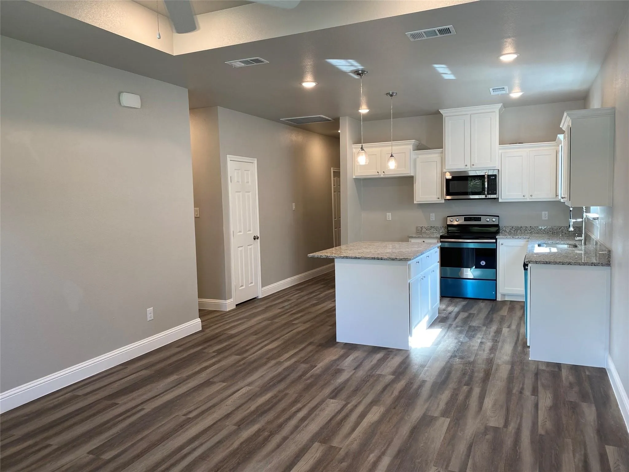 Duplex For Rent in Hunt County , 3307 Polk Street A, Greenville, Texas 75401, 3 Bedroom, 2 Bathroom, 1 Garage spaces, 1,288 Sqft, built in 2021, mls#21372617, Real Estate Agent in Greenville, Homes For Rent in Hunt county, Homes For Rent in Greenville, Realtor in Greenville Texas, Real Estate Brokerage Independent Realty Texas, Luminita Cordes Realtor