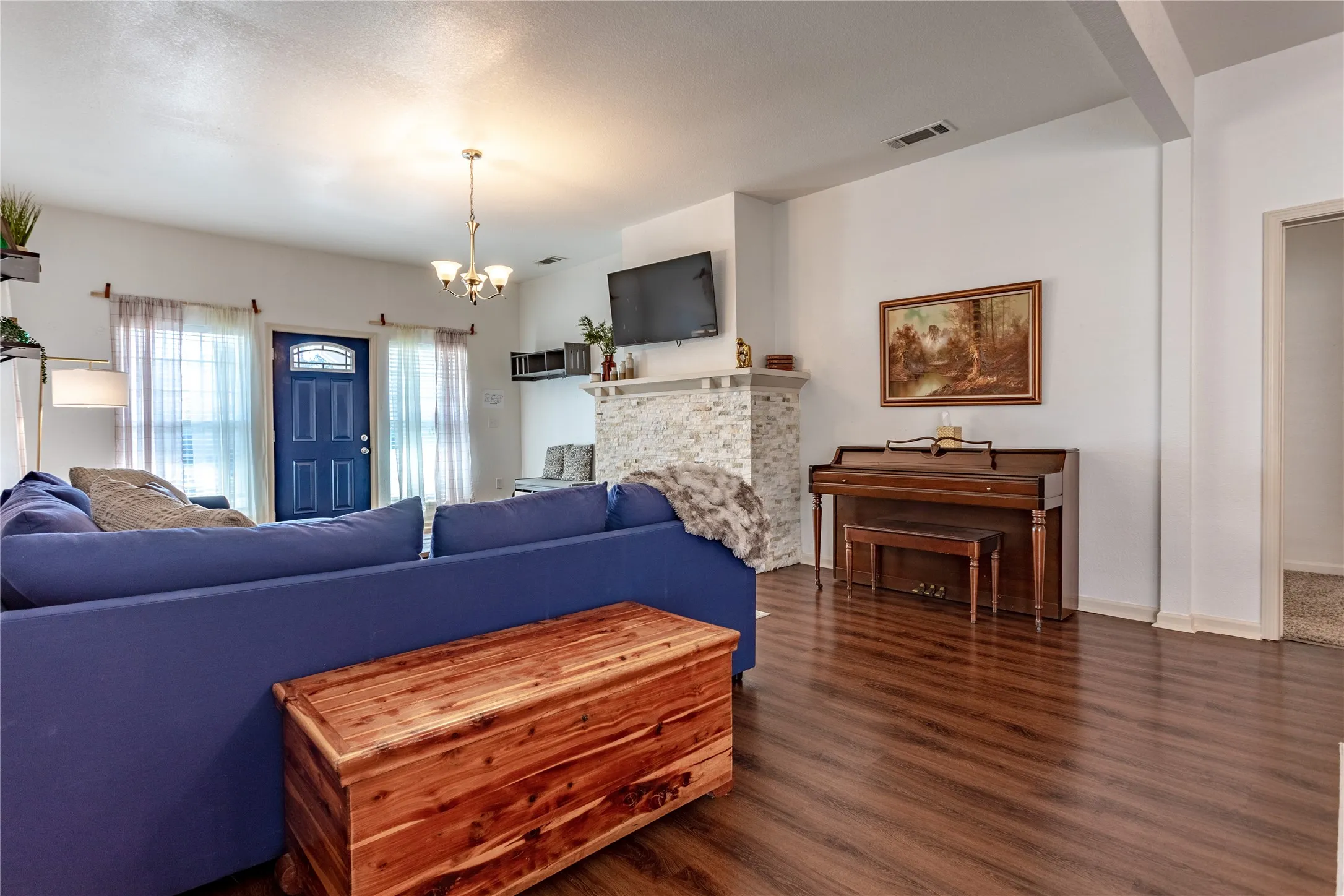 Single Family Residence For Sale in Mc Lennan County , 1200 N 15th Street, Waco, Texas 76707, 3 Bedroom, 2 Bathroom, Garage spaces, 2,335 Sqft, built in 1918, mls#21372611, Real Estate Agent in Waco, Homes For Sale in Mc Lennan county, Homes For Sale in Waco, Realtor in Waco Texas, Real Estate Brokerage Independent Realty Texas, Luminita Cordes Realtor