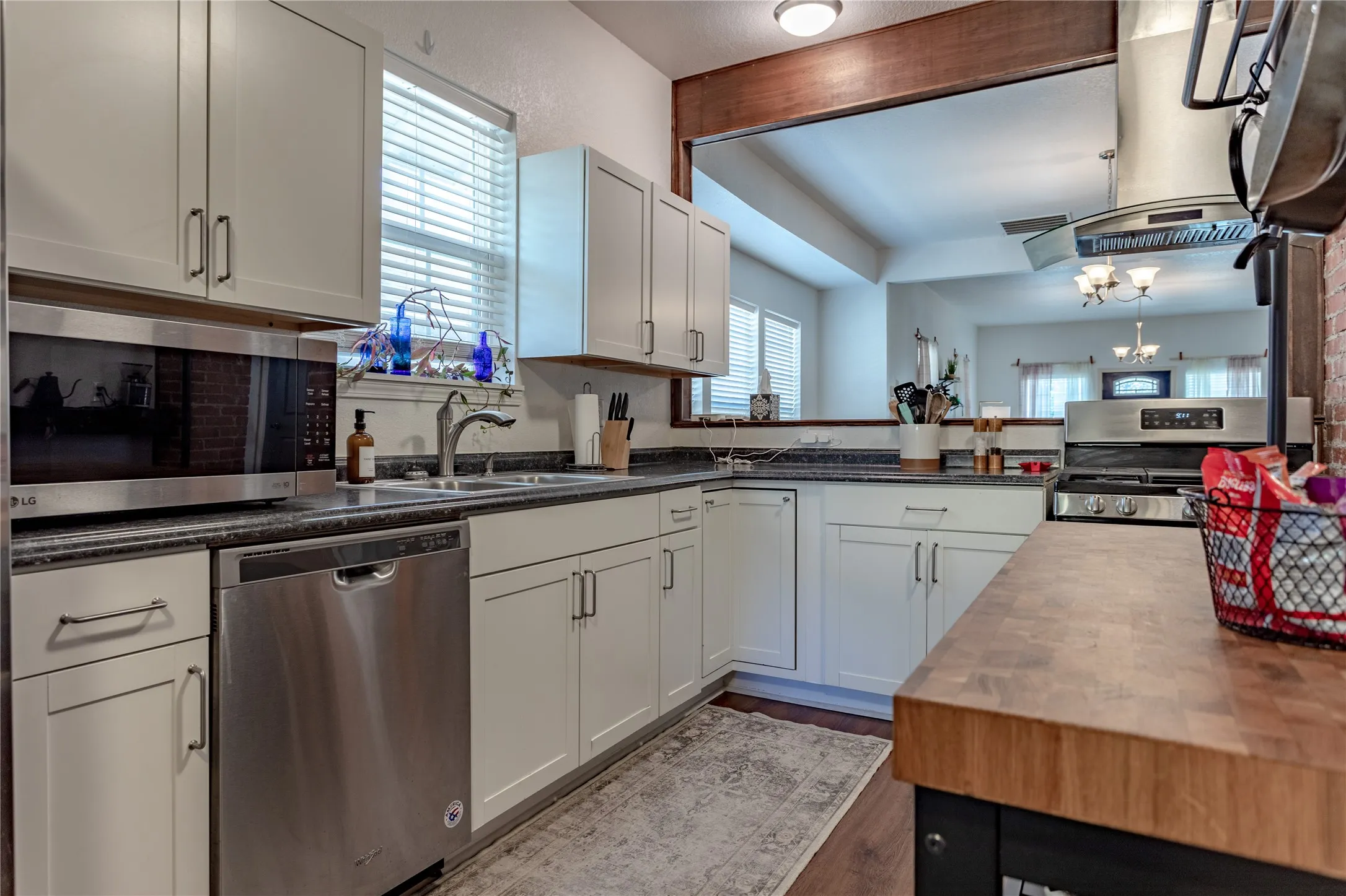 Single Family Residence For Sale in Mc Lennan County , 1200 N 15th Street, Waco, Texas 76707, 3 Bedroom, 2 Bathroom, Garage spaces, 2,335 Sqft, built in 1918, mls#21372611, Real Estate Agent in Waco, Homes For Sale in Mc Lennan county, Homes For Sale in Waco, Realtor in Waco Texas, Real Estate Brokerage Independent Realty Texas, Luminita Cordes Realtor