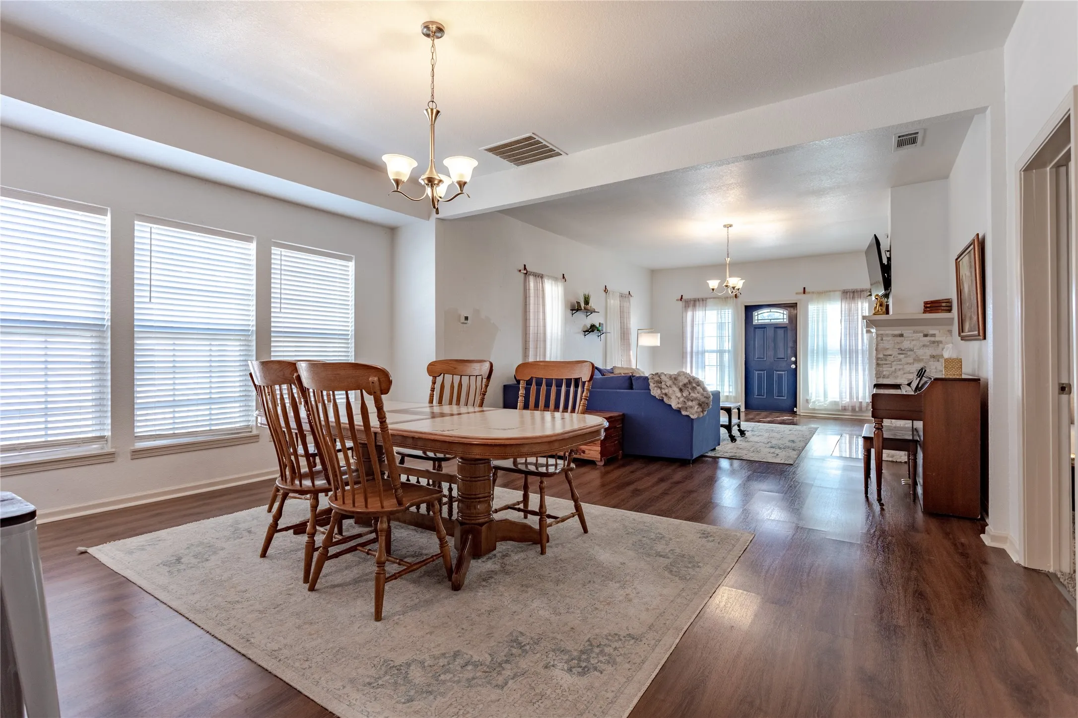 Single Family Residence For Sale in Mc Lennan County , 1200 N 15th Street, Waco, Texas 76707, 3 Bedroom, 2 Bathroom, Garage spaces, 2,335 Sqft, built in 1918, mls#21372611, Real Estate Agent in Waco, Homes For Sale in Mc Lennan county, Homes For Sale in Waco, Realtor in Waco Texas, Real Estate Brokerage Independent Realty Texas, Luminita Cordes Realtor