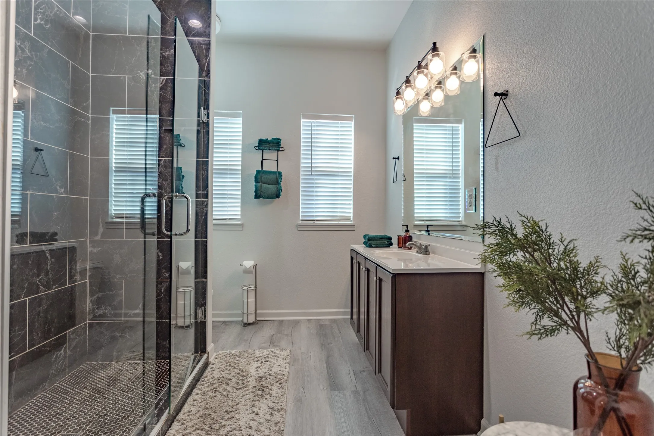 Single Family Residence For Sale in Mc Lennan County , 1200 N 15th Street, Waco, Texas 76707, 3 Bedroom, 2 Bathroom, Garage spaces, 2,335 Sqft, built in 1918, mls#21372611, Real Estate Agent in Waco, Homes For Sale in Mc Lennan county, Homes For Sale in Waco, Realtor in Waco Texas, Real Estate Brokerage Independent Realty Texas, Luminita Cordes Realtor