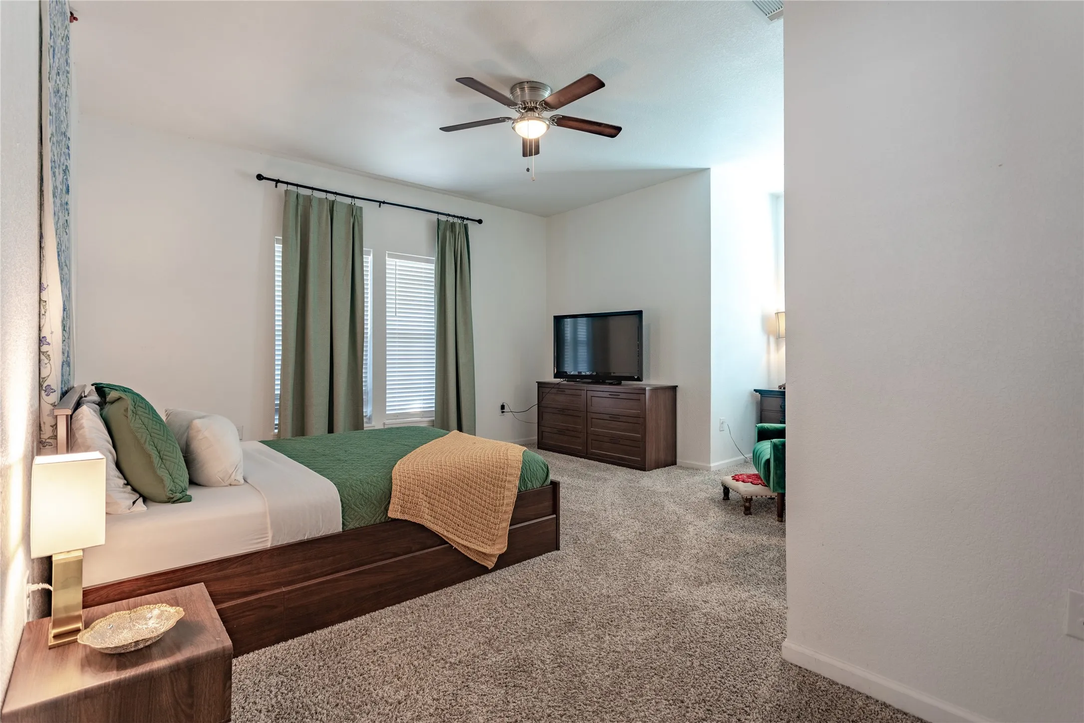 Single Family Residence For Sale in Mc Lennan County , 1200 N 15th Street, Waco, Texas 76707, 3 Bedroom, 2 Bathroom, Garage spaces, 2,335 Sqft, built in 1918, mls#21372611, Real Estate Agent in Waco, Homes For Sale in Mc Lennan county, Homes For Sale in Waco, Realtor in Waco Texas, Real Estate Brokerage Independent Realty Texas, Luminita Cordes Realtor