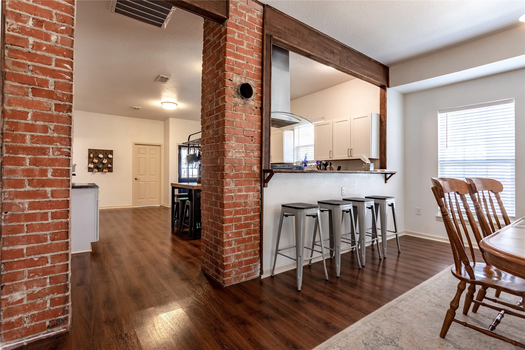 Single Family Residence For Sale in Mc Lennan County , 1200 N 15th Street, Waco, Texas 76707, 3 Bedroom, 2 Bathroom, Garage spaces, 2,335 Sqft, built in 1918, mls#21372611, Real Estate Agent in Waco, Homes For Sale in Mc Lennan county, Homes For Sale in Waco, Realtor in Waco Texas, Real Estate Brokerage Independent Realty Texas, Luminita Cordes Realtor