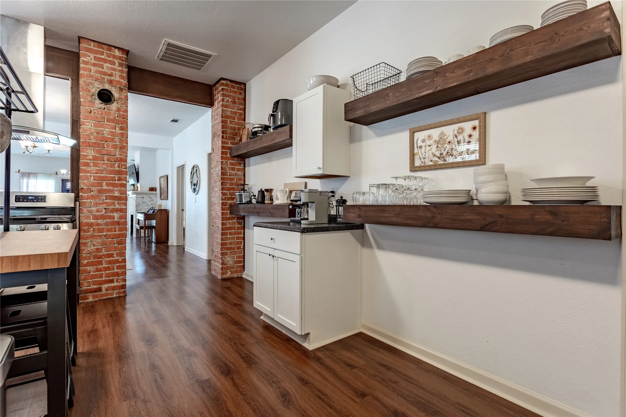 Single Family Residence For Sale in Mc Lennan County , 1200 N 15th Street, Waco, Texas 76707, 3 Bedroom, 2 Bathroom, Garage spaces, 2,335 Sqft, built in 1918, mls#21372611, Real Estate Agent in Waco, Homes For Sale in Mc Lennan county, Homes For Sale in Waco, Realtor in Waco Texas, Real Estate Brokerage Independent Realty Texas, Luminita Cordes Realtor