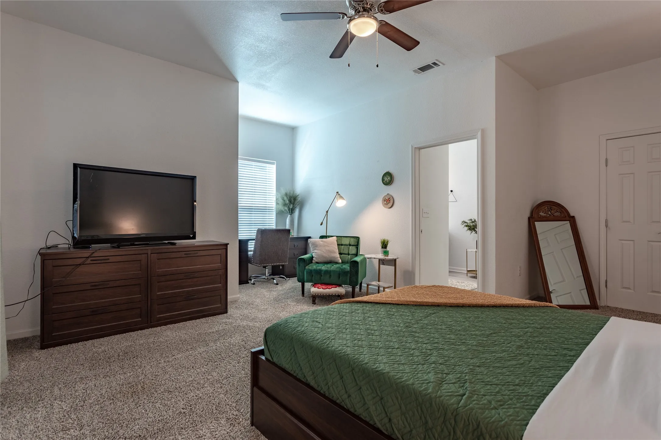 Single Family Residence For Sale in Mc Lennan County , 1200 N 15th Street, Waco, Texas 76707, 3 Bedroom, 2 Bathroom, Garage spaces, 2,335 Sqft, built in 1918, mls#21372611, Real Estate Agent in Waco, Homes For Sale in Mc Lennan county, Homes For Sale in Waco, Realtor in Waco Texas, Real Estate Brokerage Independent Realty Texas, Luminita Cordes Realtor