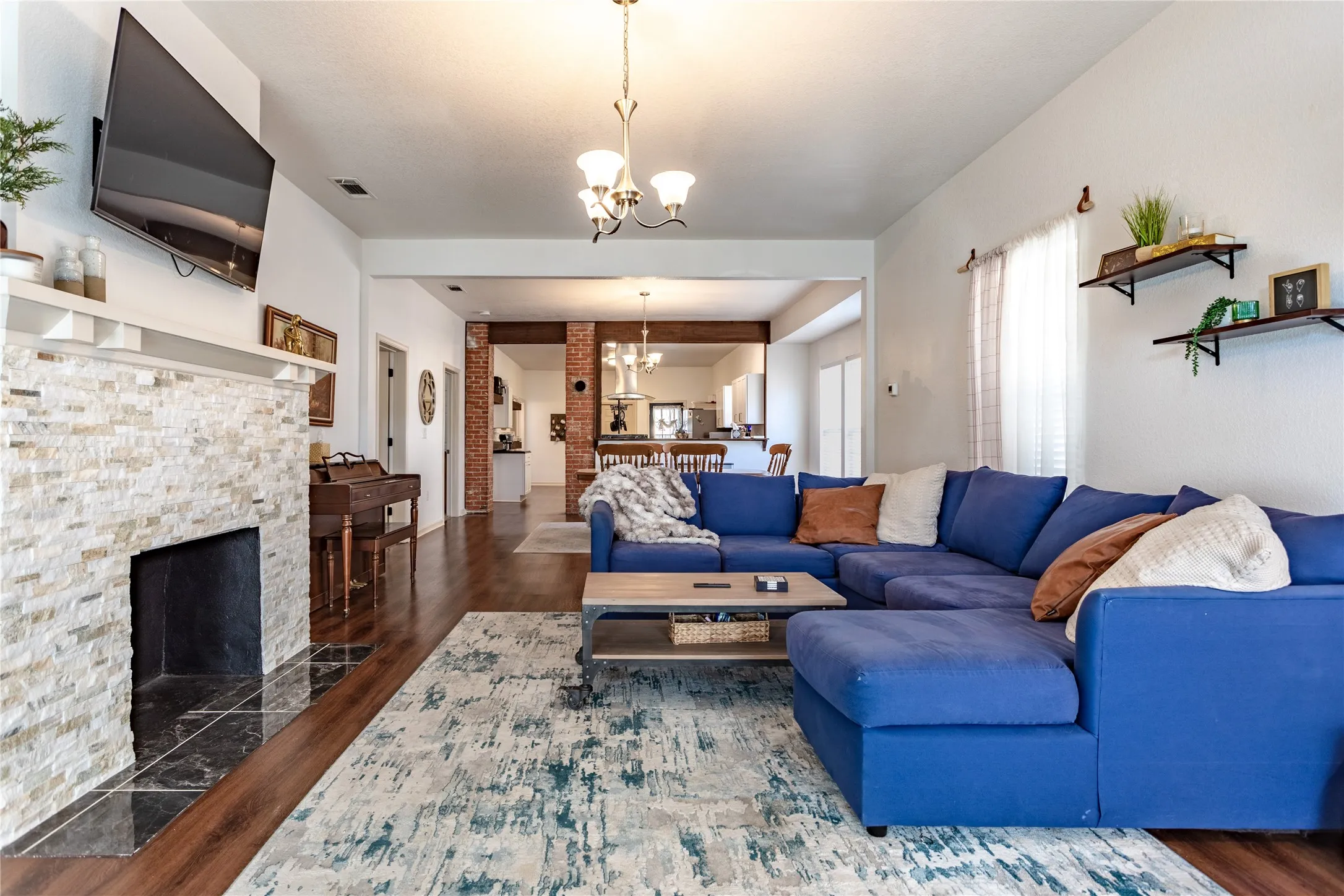 Single Family Residence For Sale in Mc Lennan County , 1200 N 15th Street, Waco, Texas 76707, 3 Bedroom, 2 Bathroom, Garage spaces, 2,335 Sqft, built in 1918, mls#21372611, Real Estate Agent in Waco, Homes For Sale in Mc Lennan county, Homes For Sale in Waco, Realtor in Waco Texas, Real Estate Brokerage Independent Realty Texas, Luminita Cordes Realtor