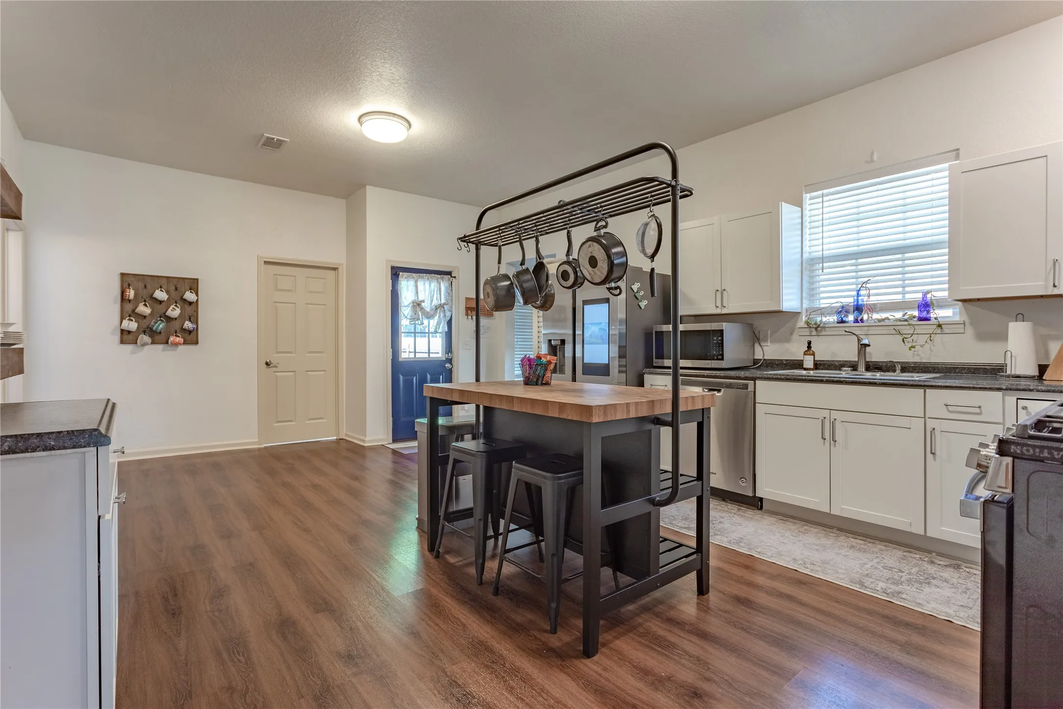 Single Family Residence For Sale in Mc Lennan County , 1200 N 15th Street, Waco, Texas 76707, 3 Bedroom, 2 Bathroom, Garage spaces, 2,335 Sqft, built in 1918, mls#21372611, Real Estate Agent in Waco, Homes For Sale in Mc Lennan county, Homes For Sale in Waco, Realtor in Waco Texas, Real Estate Brokerage Independent Realty Texas, Luminita Cordes Realtor