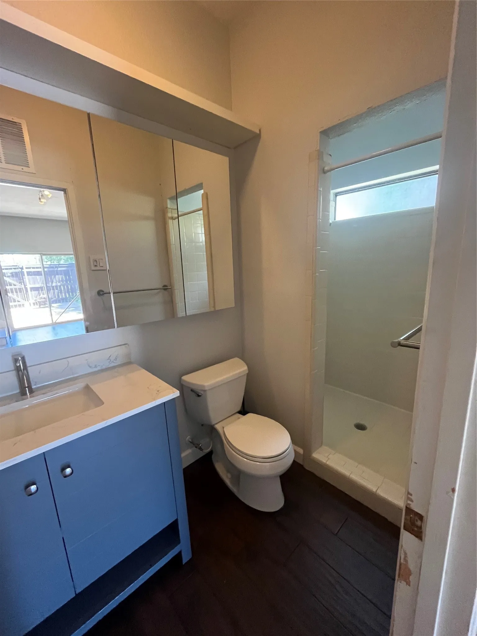 Single Family Residence For Rent in Dallas County , 2732 Mateur Street, Dallas, Texas 75211, 3 Bedroom, 2 Bathroom, Garage spaces, 1,575 Sqft, built in 1944, mls#21370633, Real Estate Agent in Dallas, Homes For Rent in Dallas county, Homes For Rent in Dallas, Realtor in Dallas Texas, Real Estate Brokerage Independent Realty Texas, Luminita Cordes Realtor