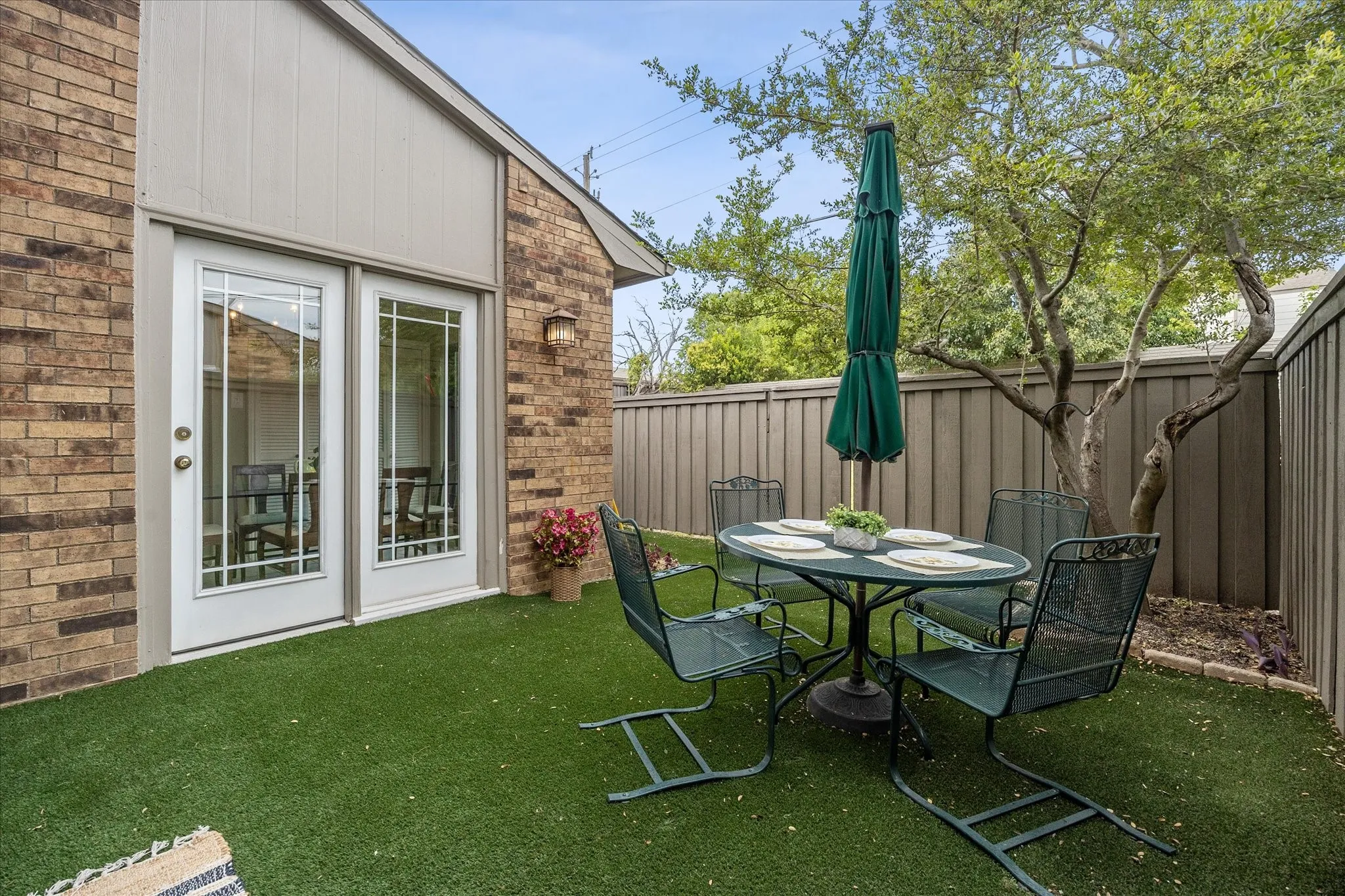 Townhouse For Sale in Dallas County , 12277 Montego Plaza, Dallas, Texas 75230, 3 Bedroom, 3 Bathroom, 2 Garage spaces, 2,297 Sqft, built in 1981, mls#21370413, Real Estate Agent in Dallas, Homes For Sale in Dallas county, Homes For Sale in Dallas, Realtor in Dallas Texas, Real Estate Brokerage Independent Realty Texas, Luminita Cordes Realtor