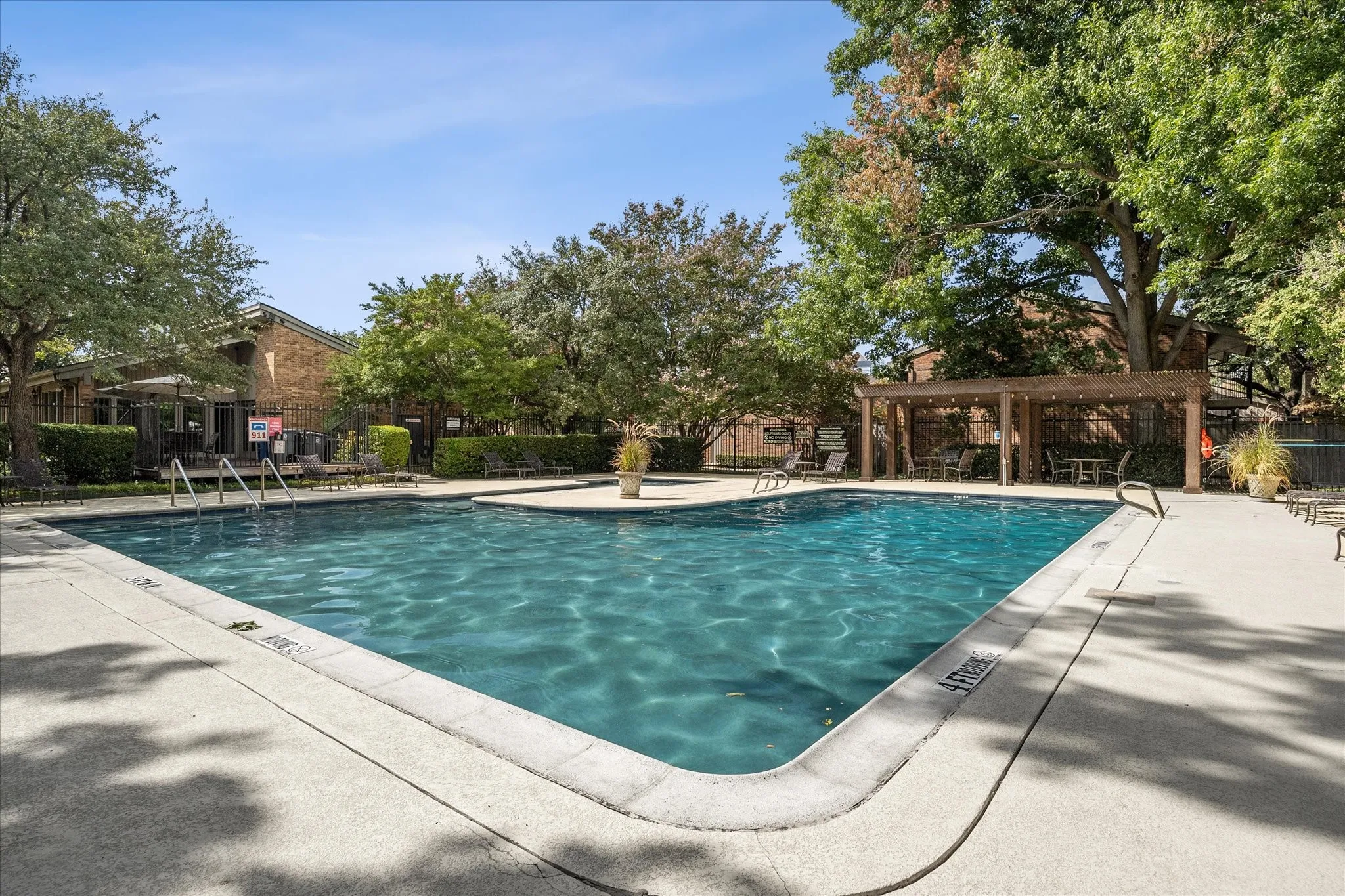 Townhouse For Sale in Dallas County , 12277 Montego Plaza, Dallas, Texas 75230, 3 Bedroom, 3 Bathroom, 2 Garage spaces, 2,297 Sqft, built in 1981, mls#21370413, Real Estate Agent in Dallas, Homes For Sale in Dallas county, Homes For Sale in Dallas, Realtor in Dallas Texas, Real Estate Brokerage Independent Realty Texas, Luminita Cordes Realtor