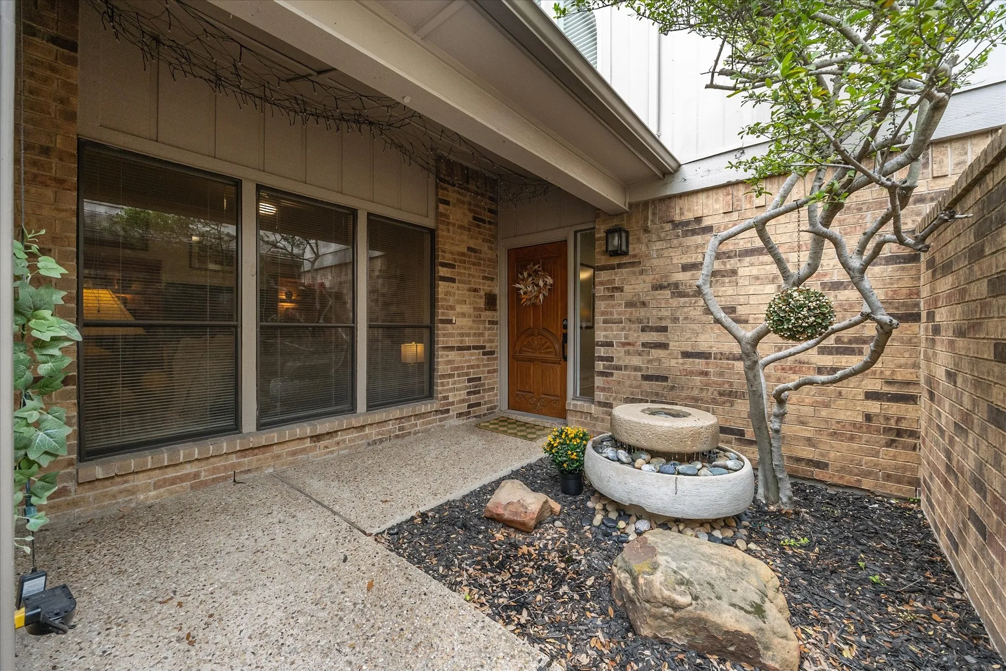 Townhouse For Sale in Dallas County , 12277 Montego Plaza, Dallas, Texas 75230, 3 Bedroom, 3 Bathroom, 2 Garage spaces, 2,297 Sqft, built in 1981, mls#21370413, Real Estate Agent in Dallas, Homes For Sale in Dallas county, Homes For Sale in Dallas, Realtor in Dallas Texas, Real Estate Brokerage Independent Realty Texas, Luminita Cordes Realtor