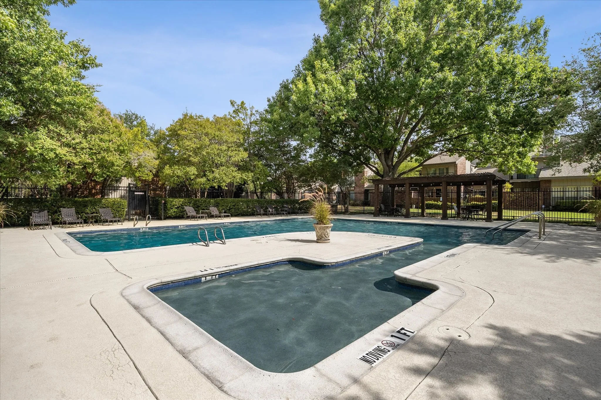 Townhouse For Sale in Dallas County , 12277 Montego Plaza, Dallas, Texas 75230, 3 Bedroom, 3 Bathroom, 2 Garage spaces, 2,297 Sqft, built in 1981, mls#21370413, Real Estate Agent in Dallas, Homes For Sale in Dallas county, Homes For Sale in Dallas, Realtor in Dallas Texas, Real Estate Brokerage Independent Realty Texas, Luminita Cordes Realtor