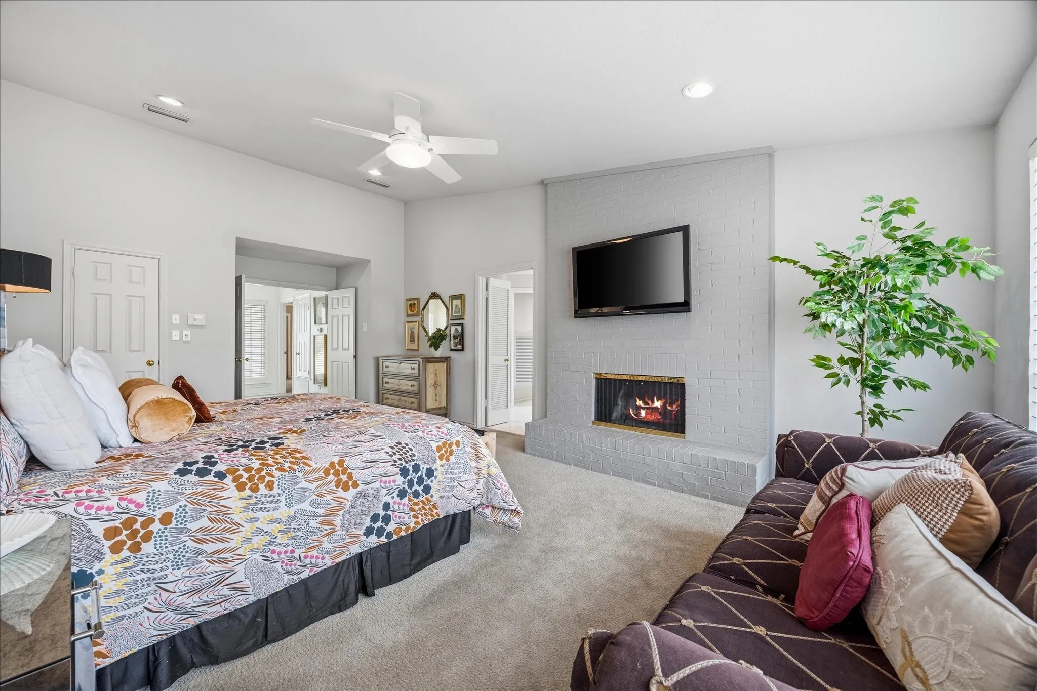 Townhouse For Sale in Dallas County , 12277 Montego Plaza, Dallas, Texas 75230, 3 Bedroom, 3 Bathroom, 2 Garage spaces, 2,297 Sqft, built in 1981, mls#21370413, Real Estate Agent in Dallas, Homes For Sale in Dallas county, Homes For Sale in Dallas, Realtor in Dallas Texas, Real Estate Brokerage Independent Realty Texas, Luminita Cordes Realtor