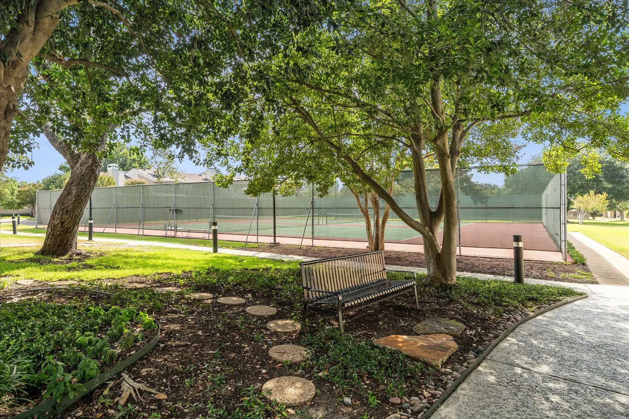 Townhouse For Sale in Dallas County , 12277 Montego Plaza, Dallas, Texas 75230, 3 Bedroom, 3 Bathroom, 2 Garage spaces, 2,297 Sqft, built in 1981, mls#21370413, Real Estate Agent in Dallas, Homes For Sale in Dallas county, Homes For Sale in Dallas, Realtor in Dallas Texas, Real Estate Brokerage Independent Realty Texas, Luminita Cordes Realtor
