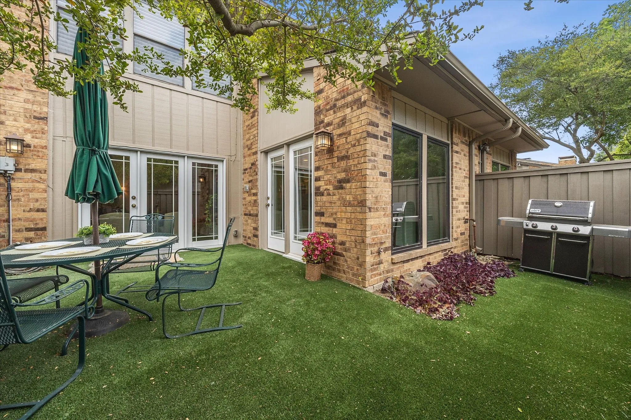 Townhouse For Sale in Dallas County , 12277 Montego Plaza, Dallas, Texas 75230, 3 Bedroom, 3 Bathroom, 2 Garage spaces, 2,297 Sqft, built in 1981, mls#21370413, Real Estate Agent in Dallas, Homes For Sale in Dallas county, Homes For Sale in Dallas, Realtor in Dallas Texas, Real Estate Brokerage Independent Realty Texas, Luminita Cordes Realtor