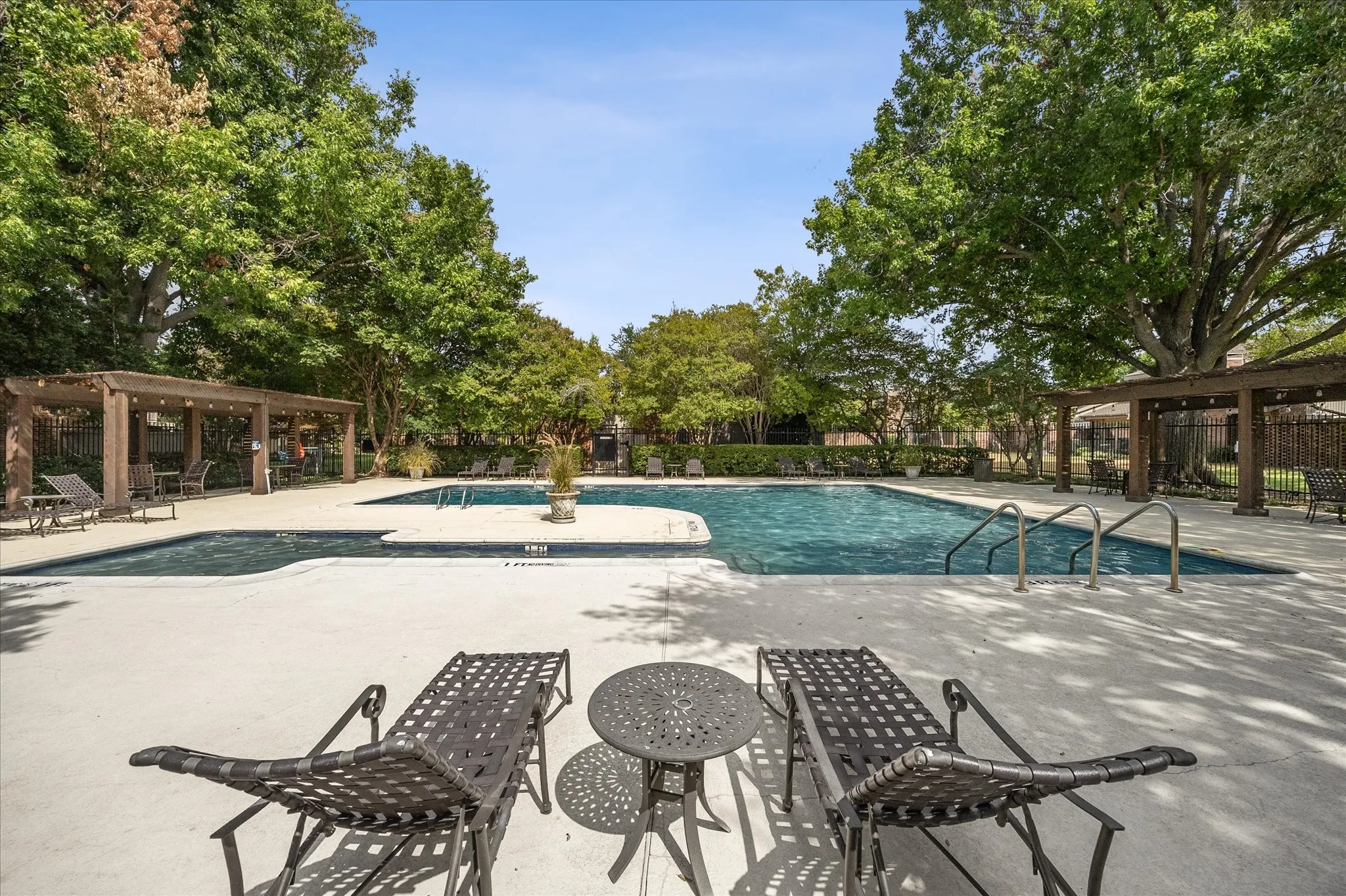 Townhouse For Sale in Dallas County , 12277 Montego Plaza, Dallas, Texas 75230, 3 Bedroom, 3 Bathroom, 2 Garage spaces, 2,297 Sqft, built in 1981, mls#21370413, Real Estate Agent in Dallas, Homes For Sale in Dallas county, Homes For Sale in Dallas, Realtor in Dallas Texas, Real Estate Brokerage Independent Realty Texas, Luminita Cordes Realtor