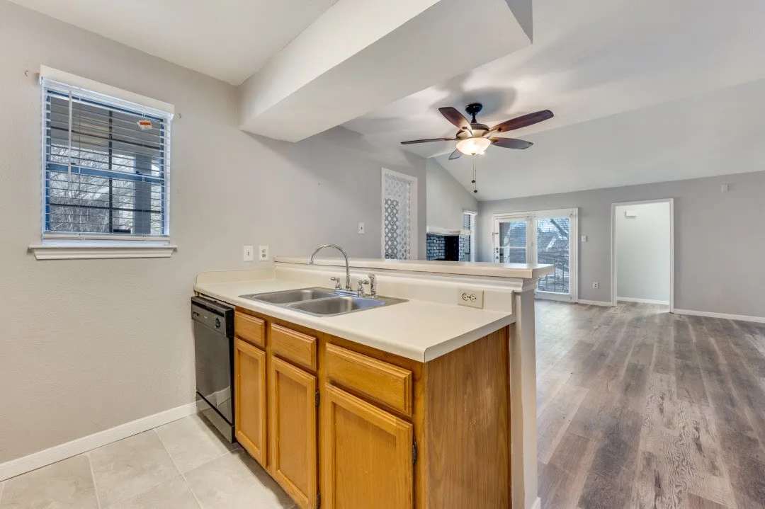 Condominium For Sale in Dallas County , 2835 Keller Springs 502, Carrollton, Texas 75006, 2 Bedroom, 2 Bathroom, Garage spaces, 948 Sqft, built in 1984, mls#21372624, Real Estate Agent in Carrollton, Homes For Sale in Dallas county, Homes For Sale in Carrollton, Realtor in Carrollton Texas, Real Estate Brokerage Independent Realty Texas, Luminita Cordes Realtor