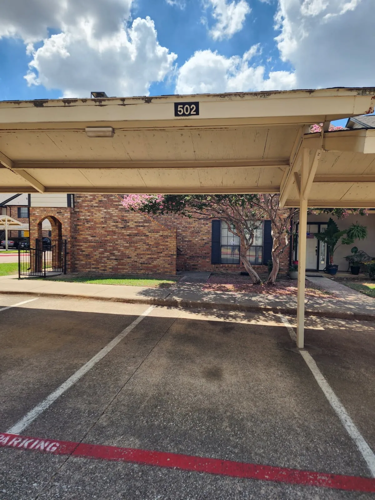 Condominium For Sale in Dallas County , 2835 Keller Springs 502, Carrollton, Texas 75006, 2 Bedroom, 2 Bathroom, Garage spaces, 948 Sqft, built in 1984, mls#21372624, Real Estate Agent in Carrollton, Homes For Sale in Dallas county, Homes For Sale in Carrollton, Realtor in Carrollton Texas, Real Estate Brokerage Independent Realty Texas, Luminita Cordes Realtor